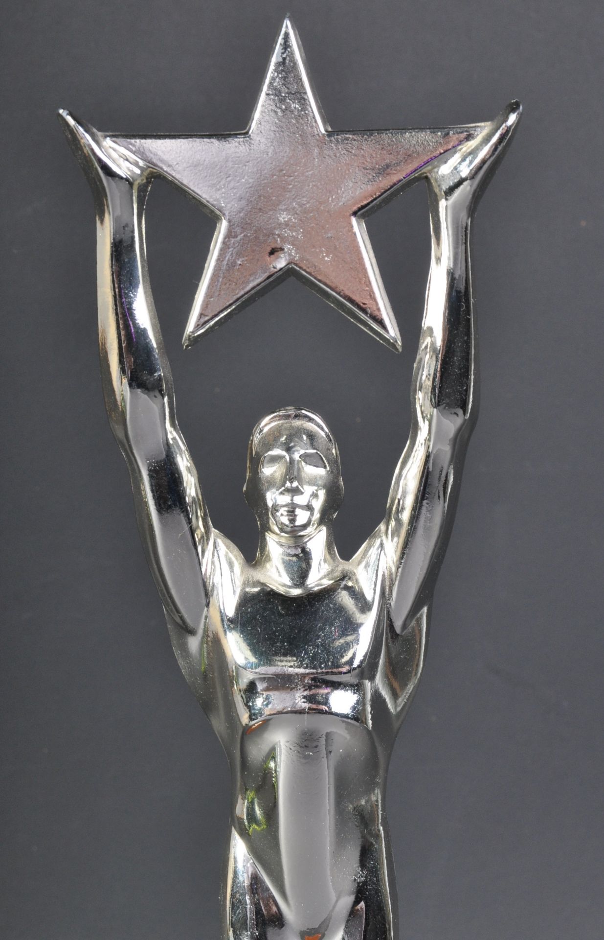 ESTATE OF JEREMY BULLOCH - PERSONAL APPEARANCE AWARD TROPHY - Image 4 of 4