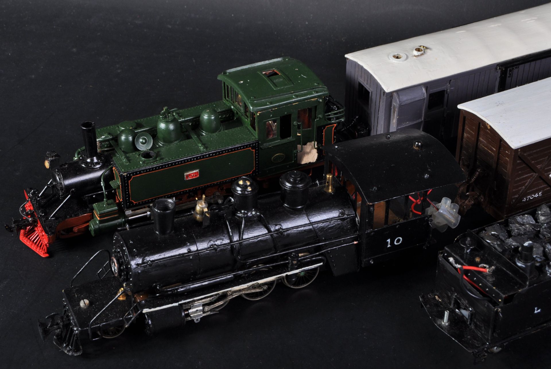 SCRATCH BUILT RAILWAY LOCOMOTIVES & CARRIAGES - Image 3 of 8