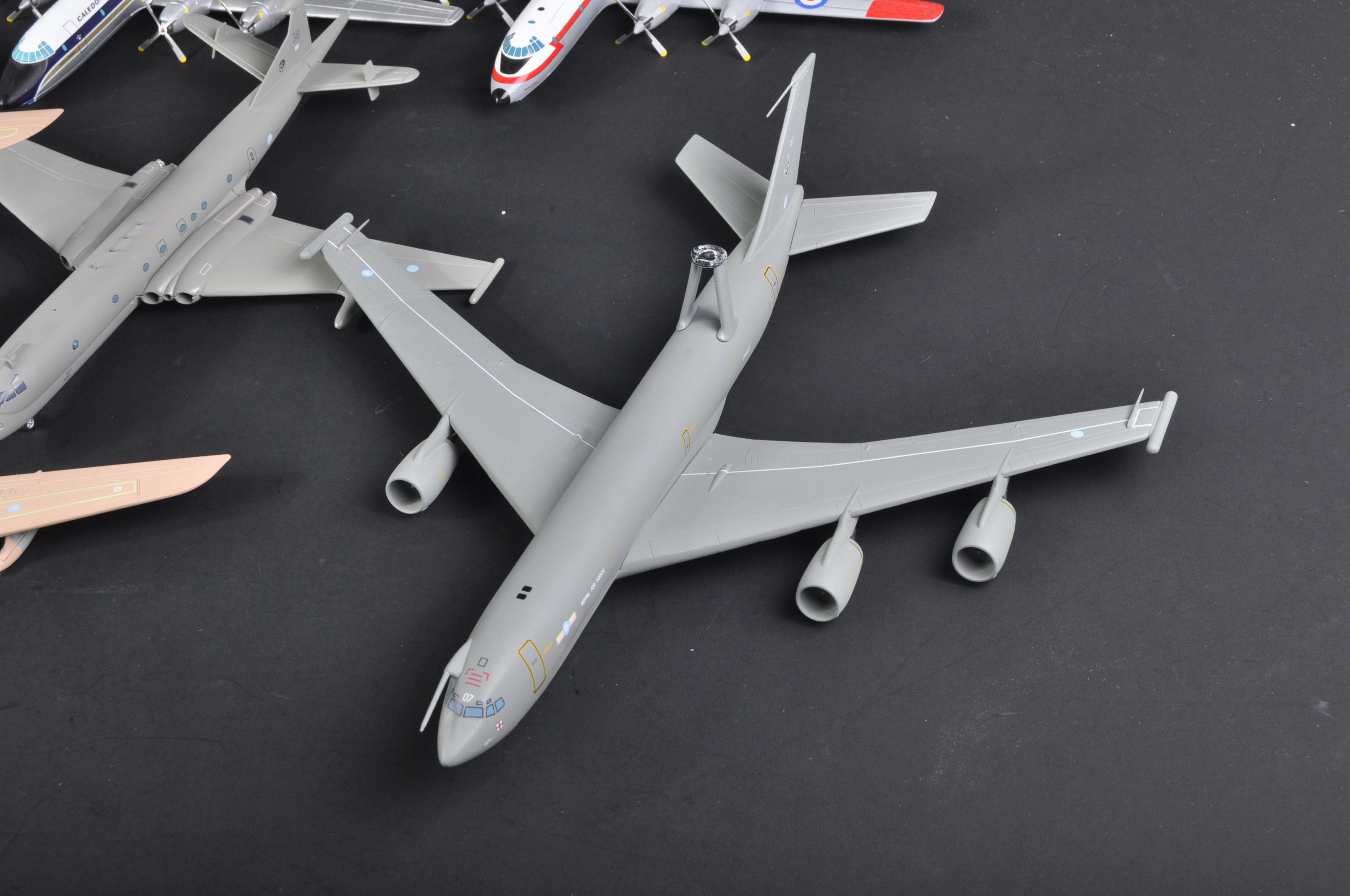 COLLECTION OF ASSORTED CORGI AVIATION ARCHIVE DIECAST PLANES - Image 2 of 5