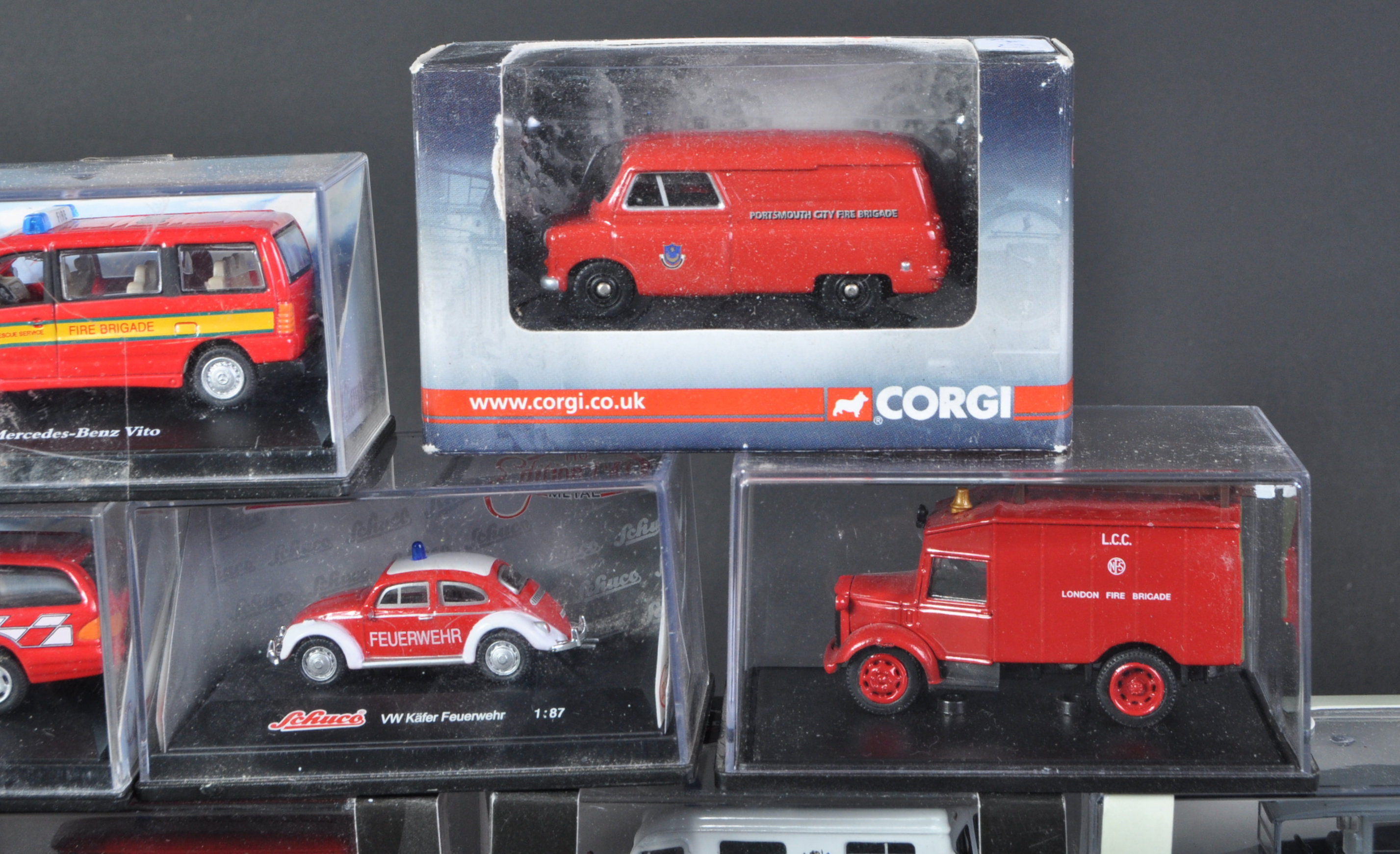 COLLECTION OF ASSORTED 1/76 SCALE DIECAST MODEL FIRE ENGINE TRUCKS - Image 2 of 6