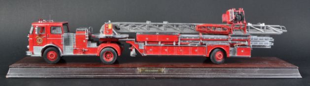 ORIGINAL FRANKLIN MINT 1/32 SCALE DIECAST 1965 SEAGRAVE FIRE ENGINE