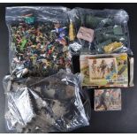 COLLECTION OF VINTAGE PLASTIC TOY SOLDIERS & MODEL CASTLE
