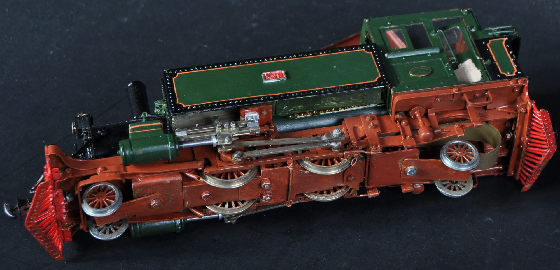 SCRATCH BUILT RAILWAY LOCOMOTIVES & CARRIAGES - Image 7 of 8