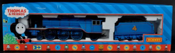 ORIGINAL HORNBY 00 GAUGE THOMAS & FRIENDS ' GORDON ' LOCOMOTIVE