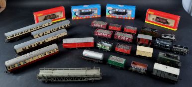 LARGE COLLECTION OF ASSORTED 00 GAUGE MODEL RAILWAY ROLLING STOCK