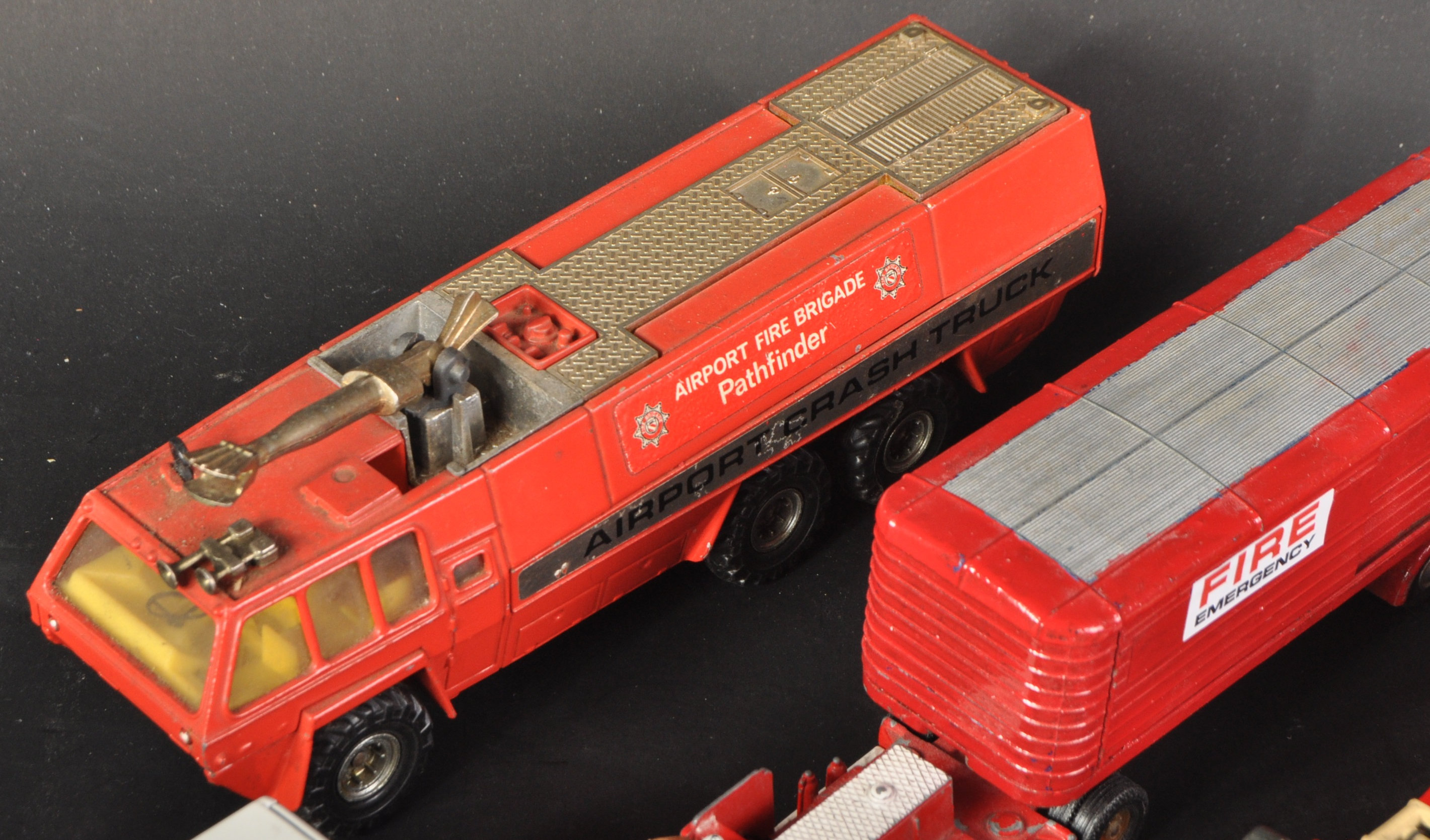 COLLECTION OF VINTAGE CORGI DIECAST MODEL FIRE ENGINE TRUCKS - Image 3 of 9