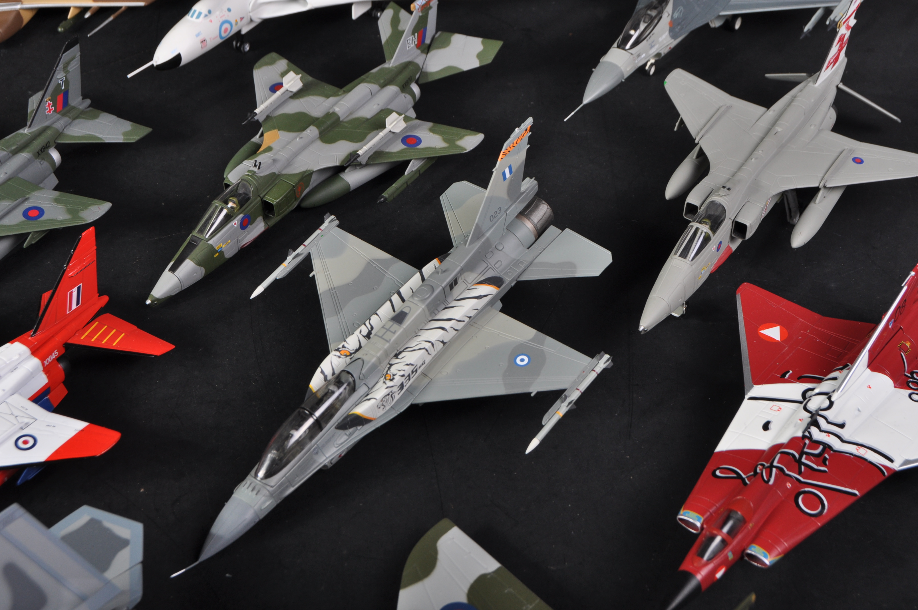 COLLECTION OF ASSORTED CORGI AVIATION DIECAST MODEL PLANES - Image 5 of 8