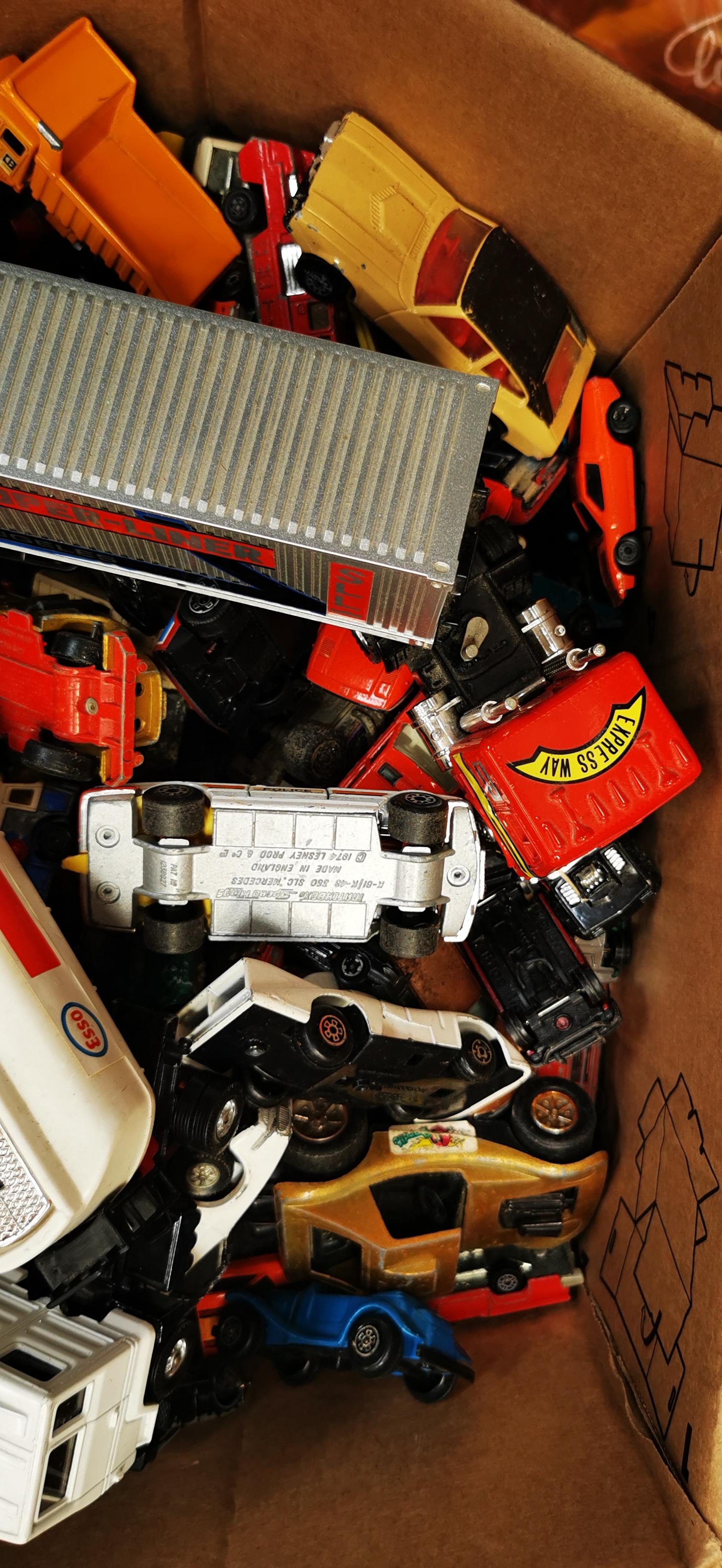 LARGE COLLECTION OF ASSORTED LOOSE DIECAST MODELS - Image 4 of 6