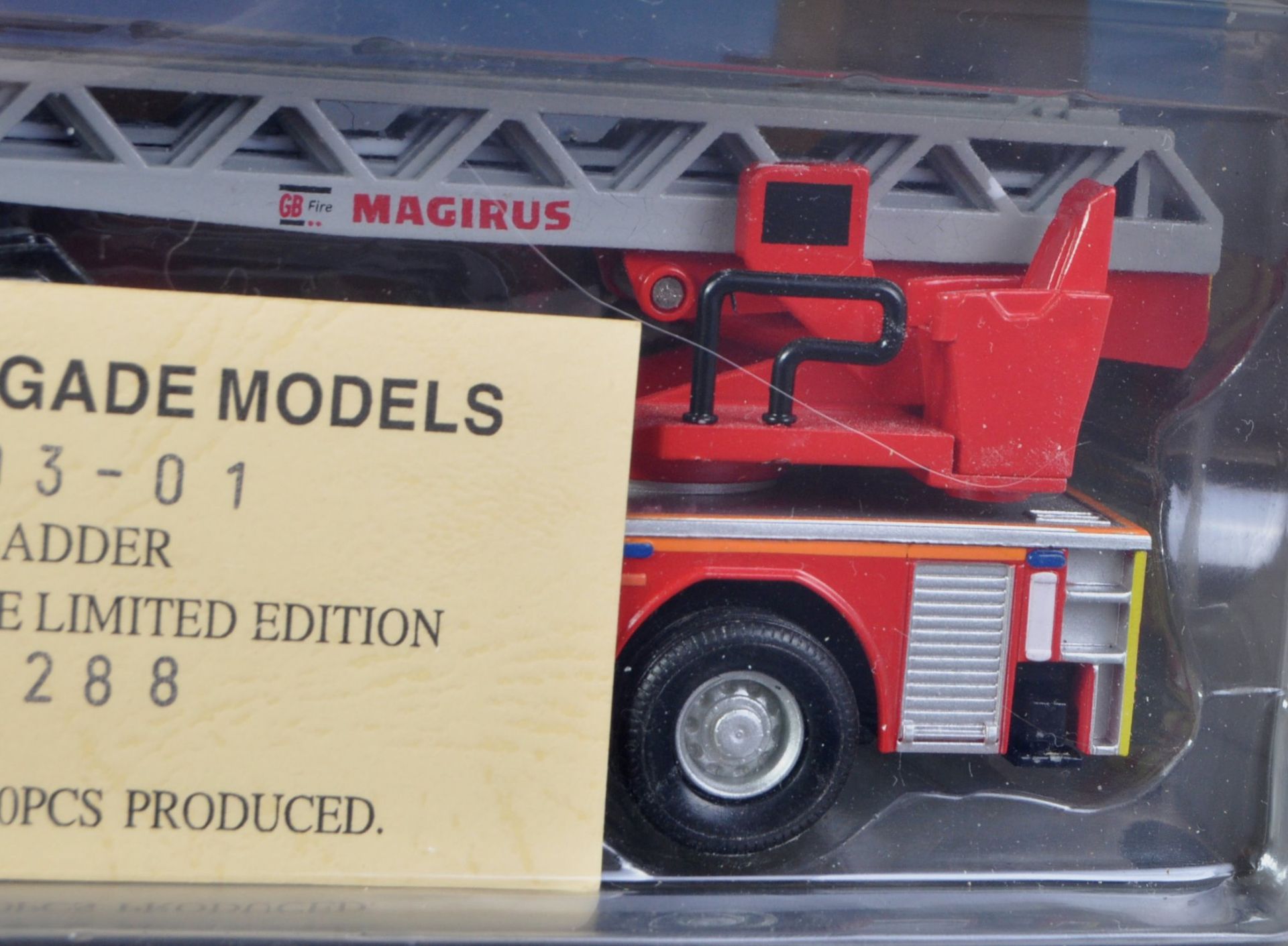 FIRE BRIGADE MODELS 1/50 SCALE DIECAST MODEL FIRE ENGINE - Bild 5 aus 5