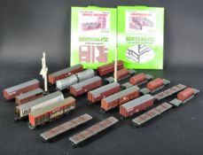 COLLECTION OF ASSORTED 00 GAUGE ROLLING STOCK WAGONS