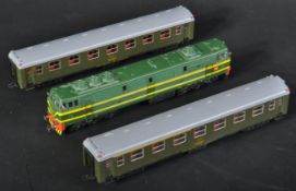 SPANISH ELECTROTREN HO / OO GAUGE LOCO WITH CARRIAGES