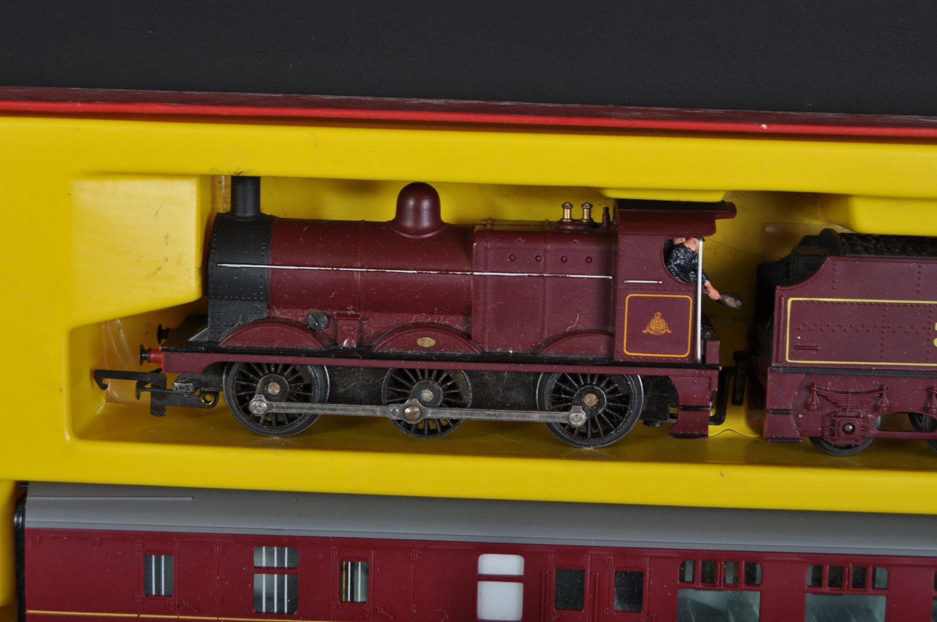 VINTAGE TRIANG HORNBY 00 GAUGE ELECTRIC TRAINSET ' THE MIDLANDER ' - Image 2 of 7