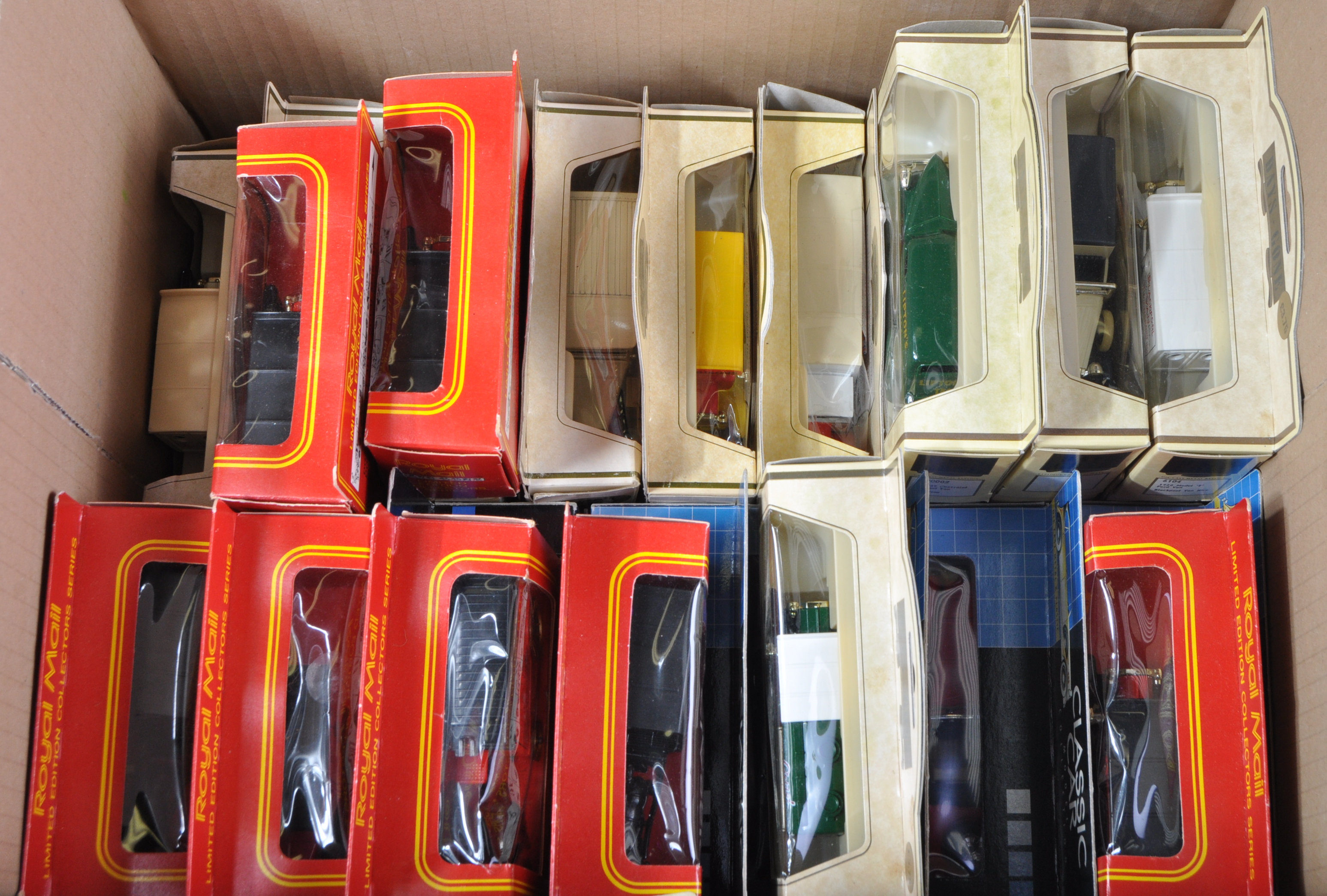 LARGE COLLECTION OF ASSORTED DIECAST MODEL CARS - Image 4 of 7