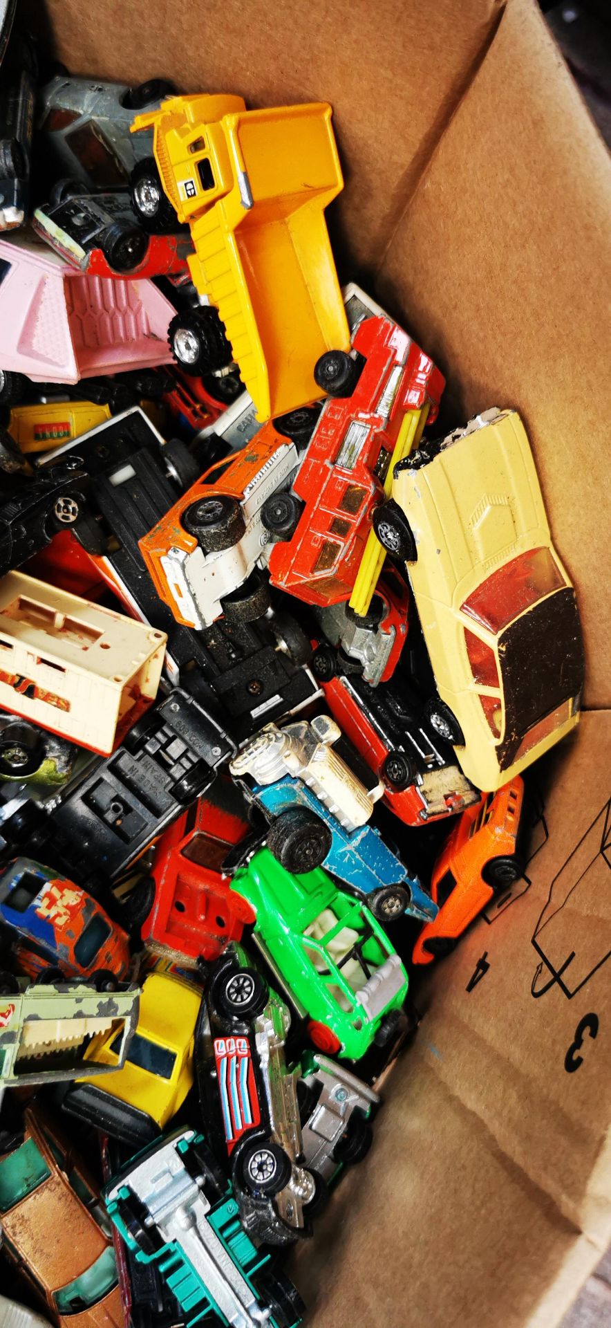 LARGE COLLECTION OF ASSORTED LOOSE DIECAST MODELS - Image 6 of 6