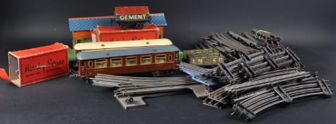COLLECTION OF VINTAGE HORNBY O GAUGE MODEL RAILWAY ROLLING STOCK