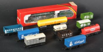 HORNBY 00 GAUGE ' SIR DINADAN ' LOCOMOTIVE & ROLLING STOCK WAGONS