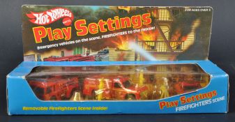 VINTAGE MATTEL HOT WHEELS DIECAST ' PLAY SETTINGS ' FIRE FIGHTERS SCENE