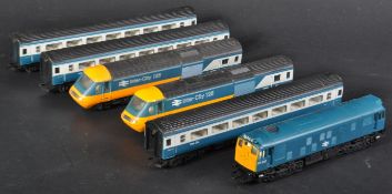 COLLECTION OF HORNBY 00 GAUGE DIESEL LOCOMOTIVES & CARRIAGES