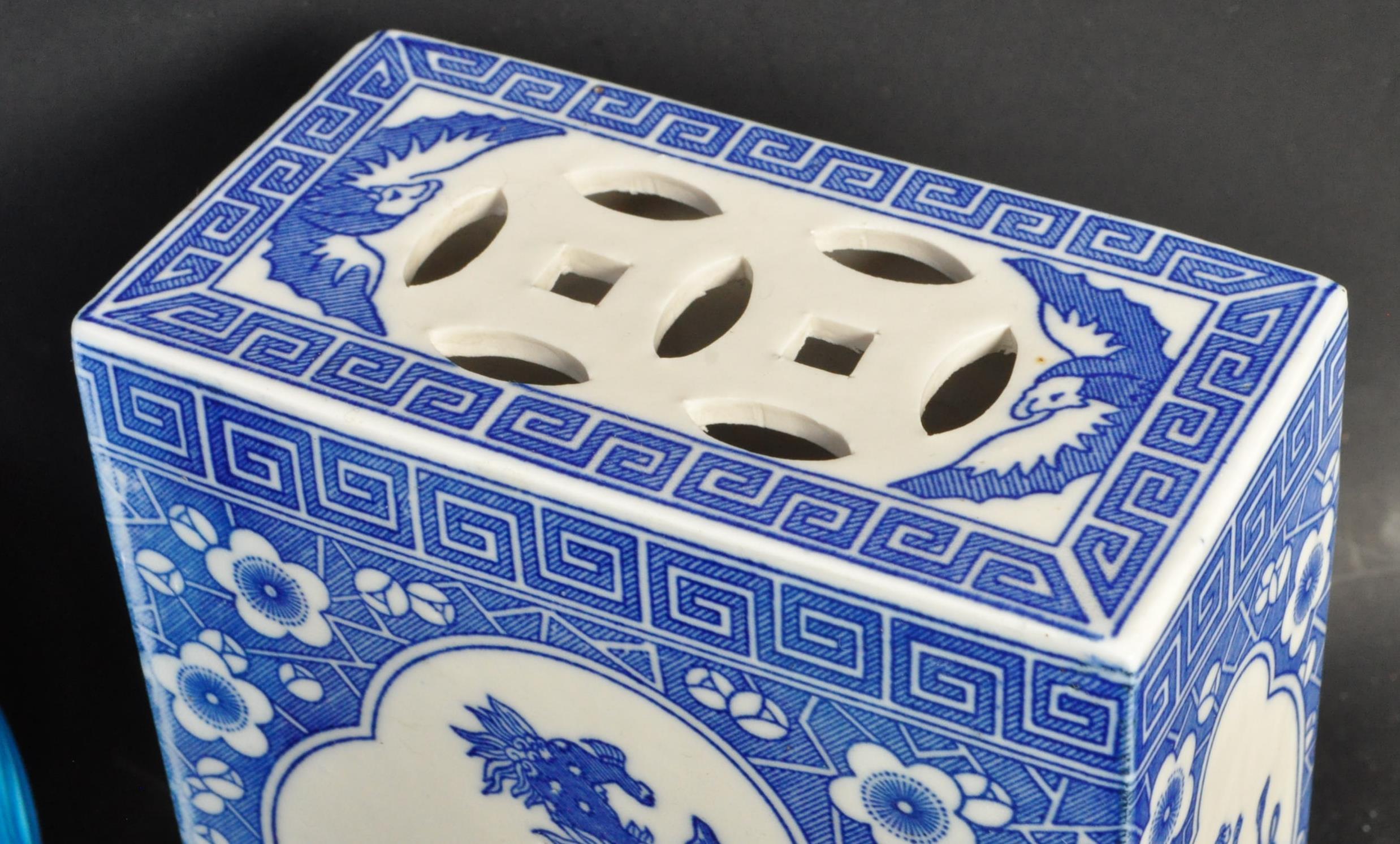 COLLECTION OF CHINESE PORCELAIN ITEMS - Image 6 of 8