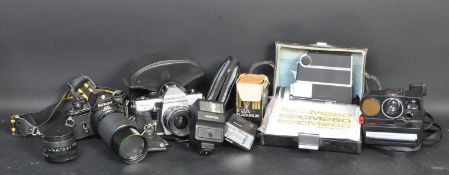 COLLECTION OF VINTAGE CAMERAS & PHOTOGRAPHIC EQUIPMENT