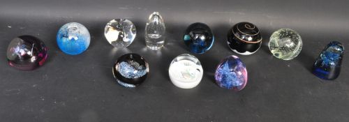 LARGE COLLECTION CAITHNESS & WEDGWOOD GLASS PAPERWEIGHTS