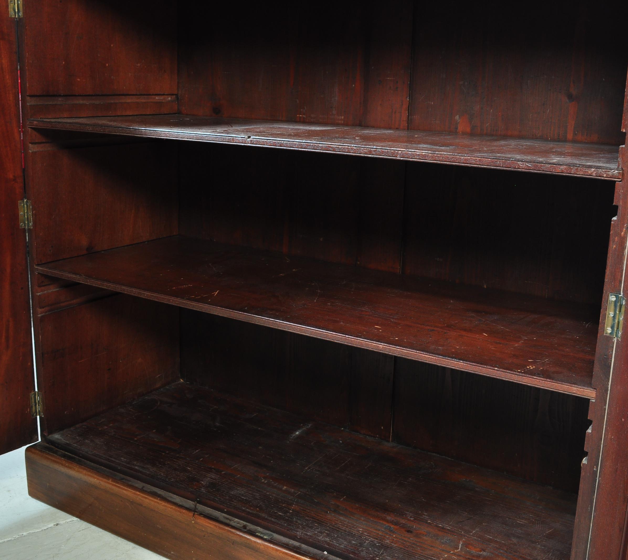 19TH CENTURY VICTORIAN CROSSBANDED MAHOGANY SIDE CUPBOARD - Image 4 of 6