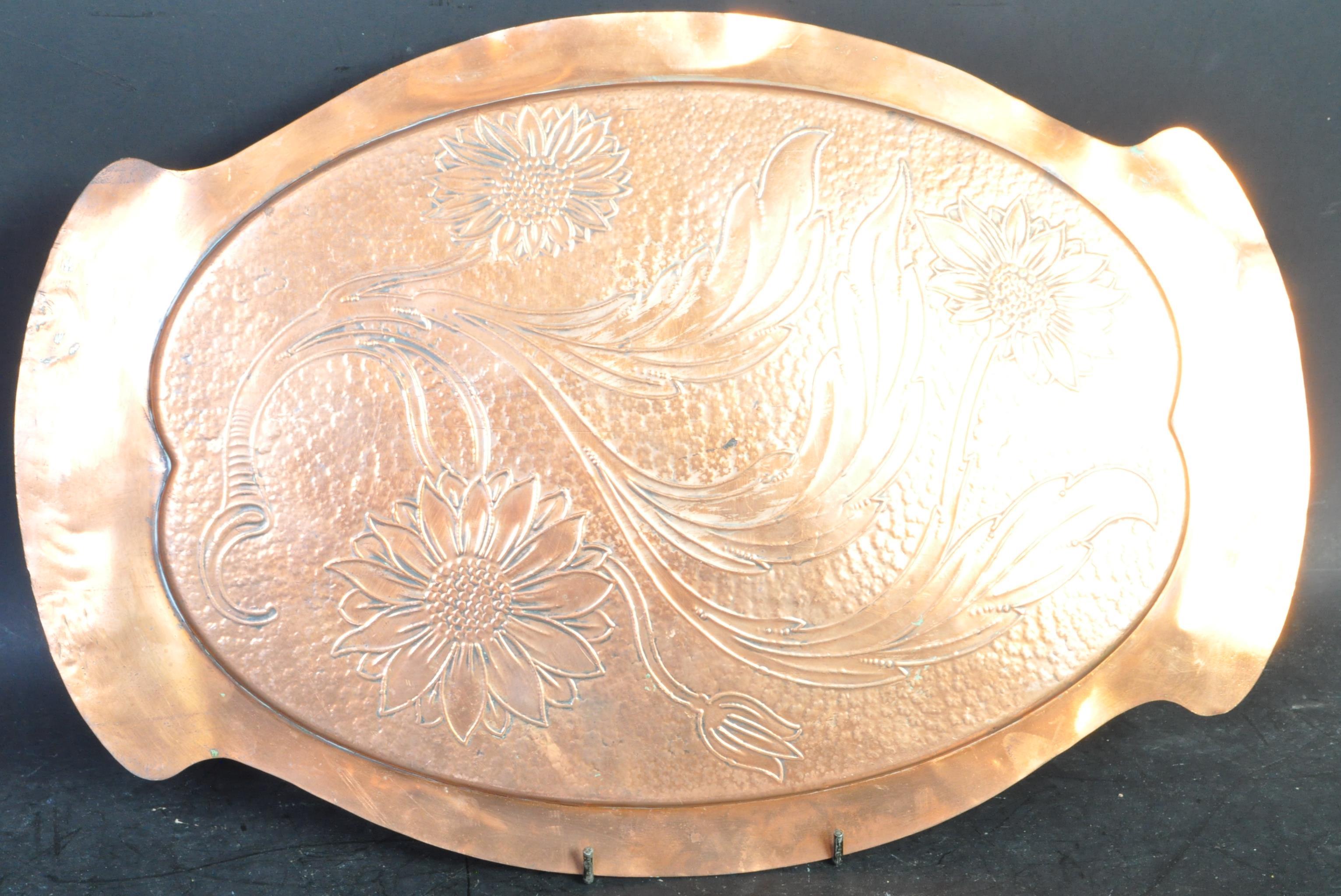 AN ART NOUVEAU ARTS & CRAFT BELDRAY COPPER TRAY - Image 4 of 4