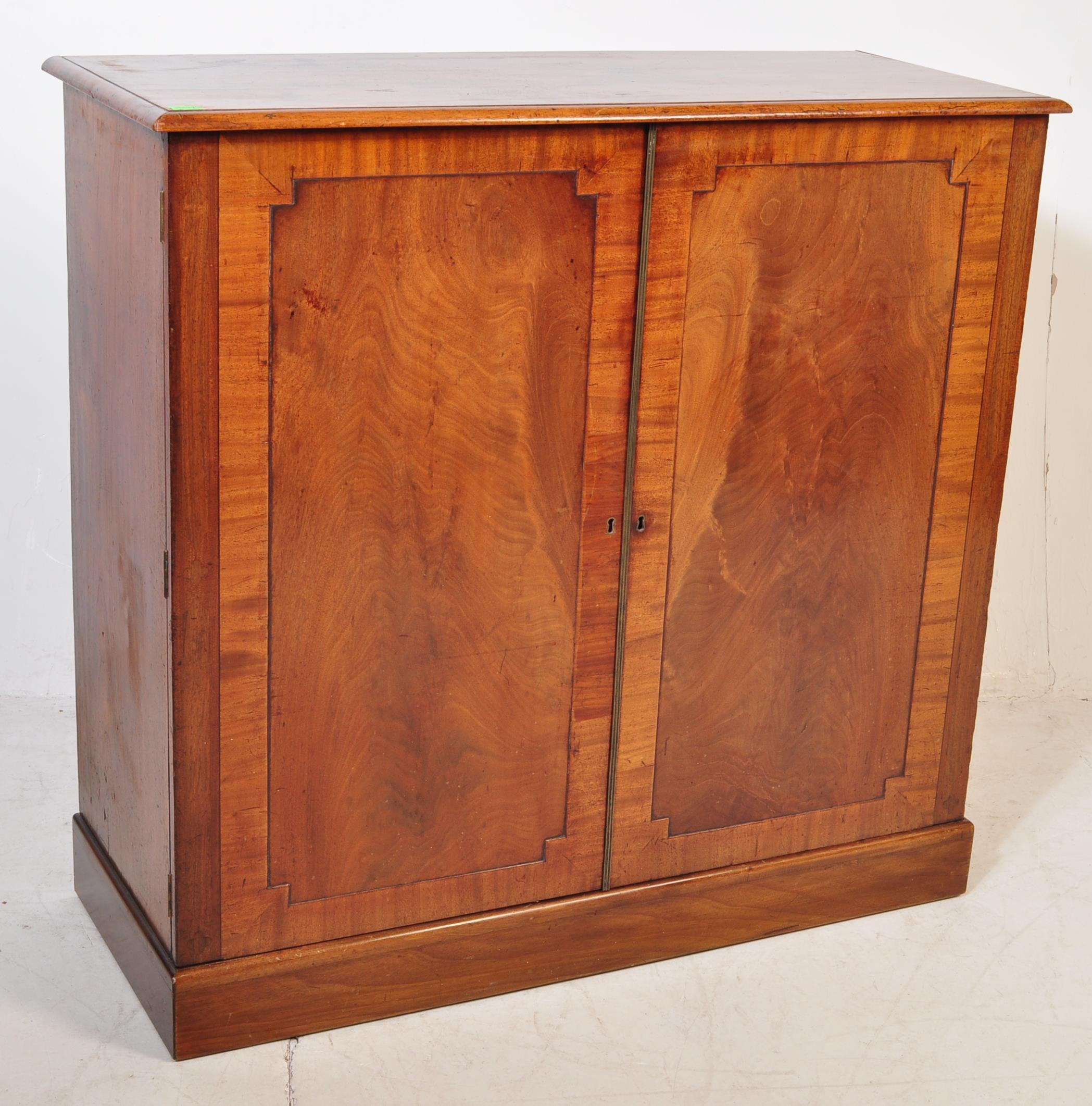 19TH CENTURY VICTORIAN CROSSBANDED MAHOGANY SIDE CUPBOARD - Image 2 of 6