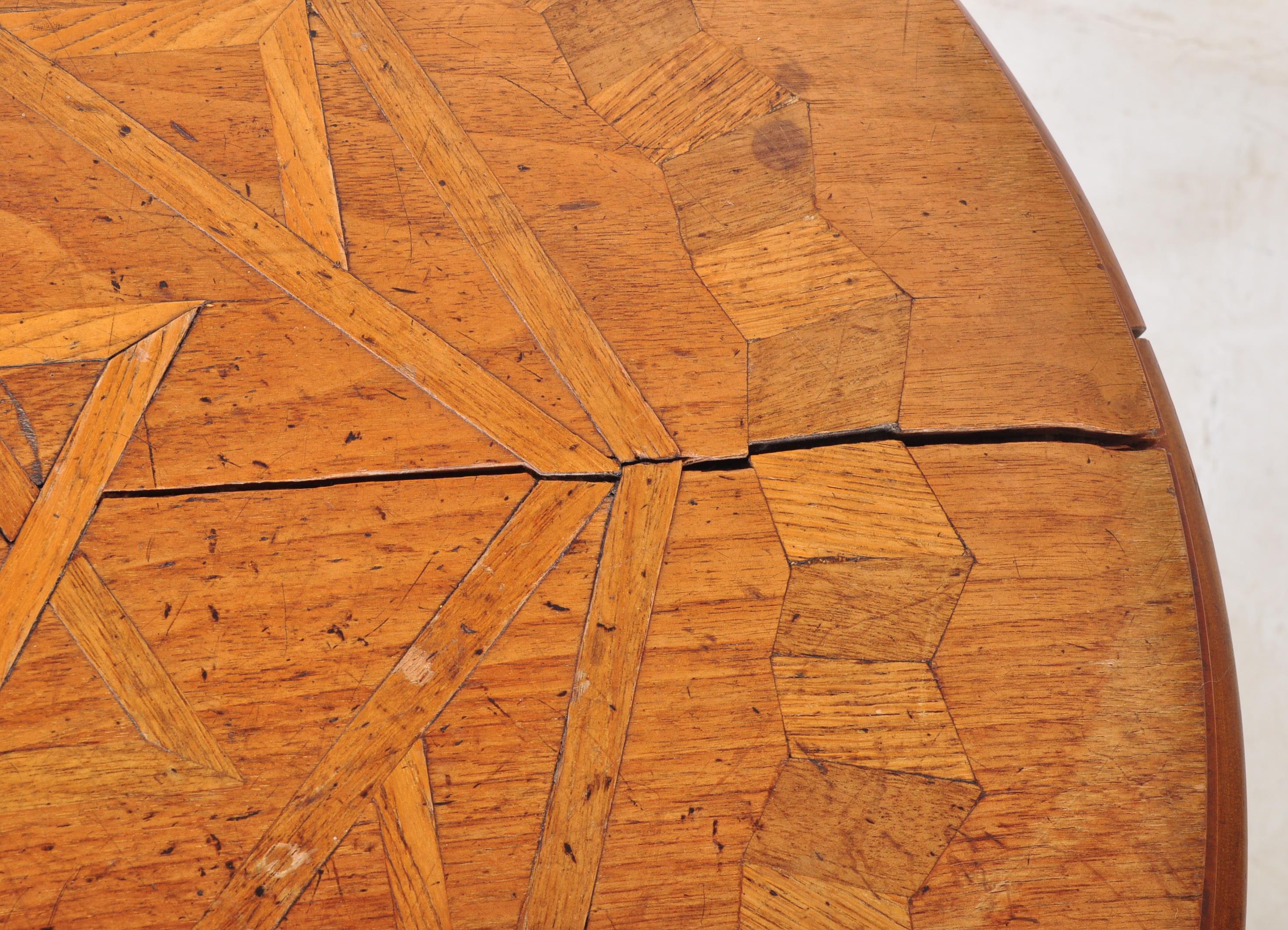 EARLY 20TH CENTURY CRICKET TABLE WITH INLAY - Image 4 of 9