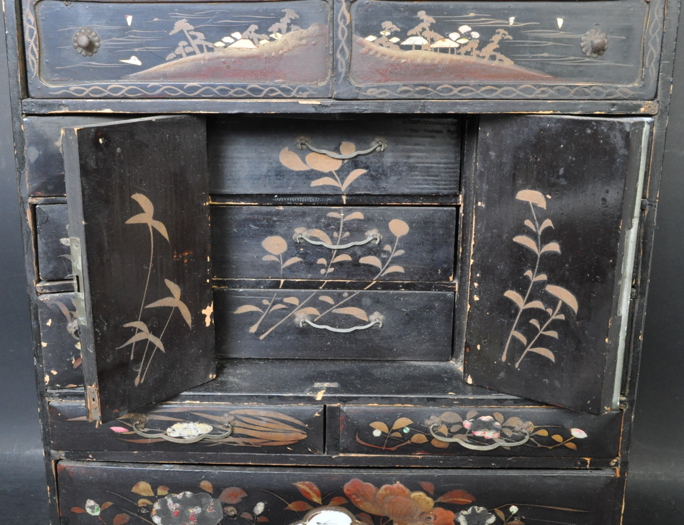 19TH CENTURY CHINESE BLACK LACQUER CABINET - Image 6 of 8