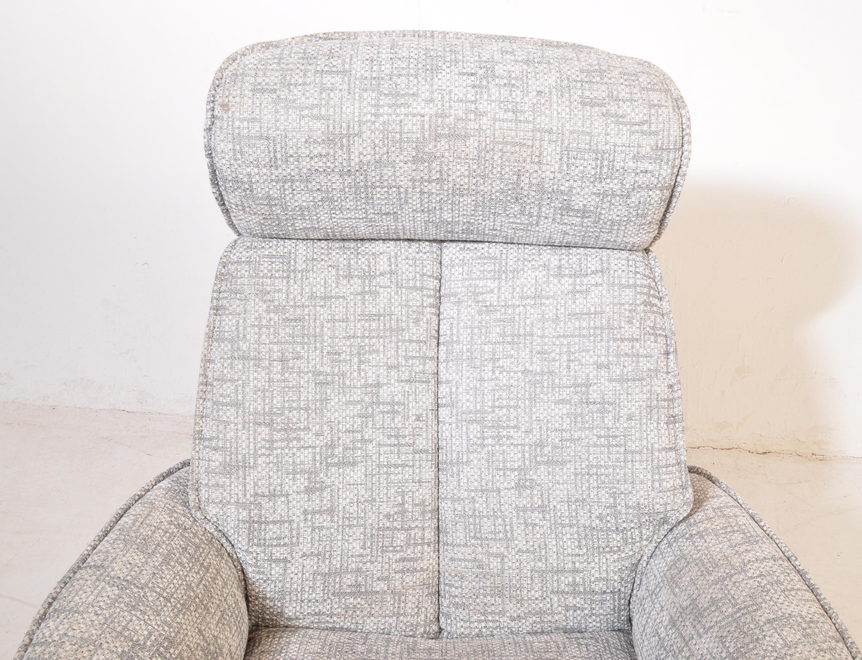 A CONTEMPORARY G-PLAN ERGOFORM OSLO RECLINER FABRIC CHAIR - Image 6 of 14