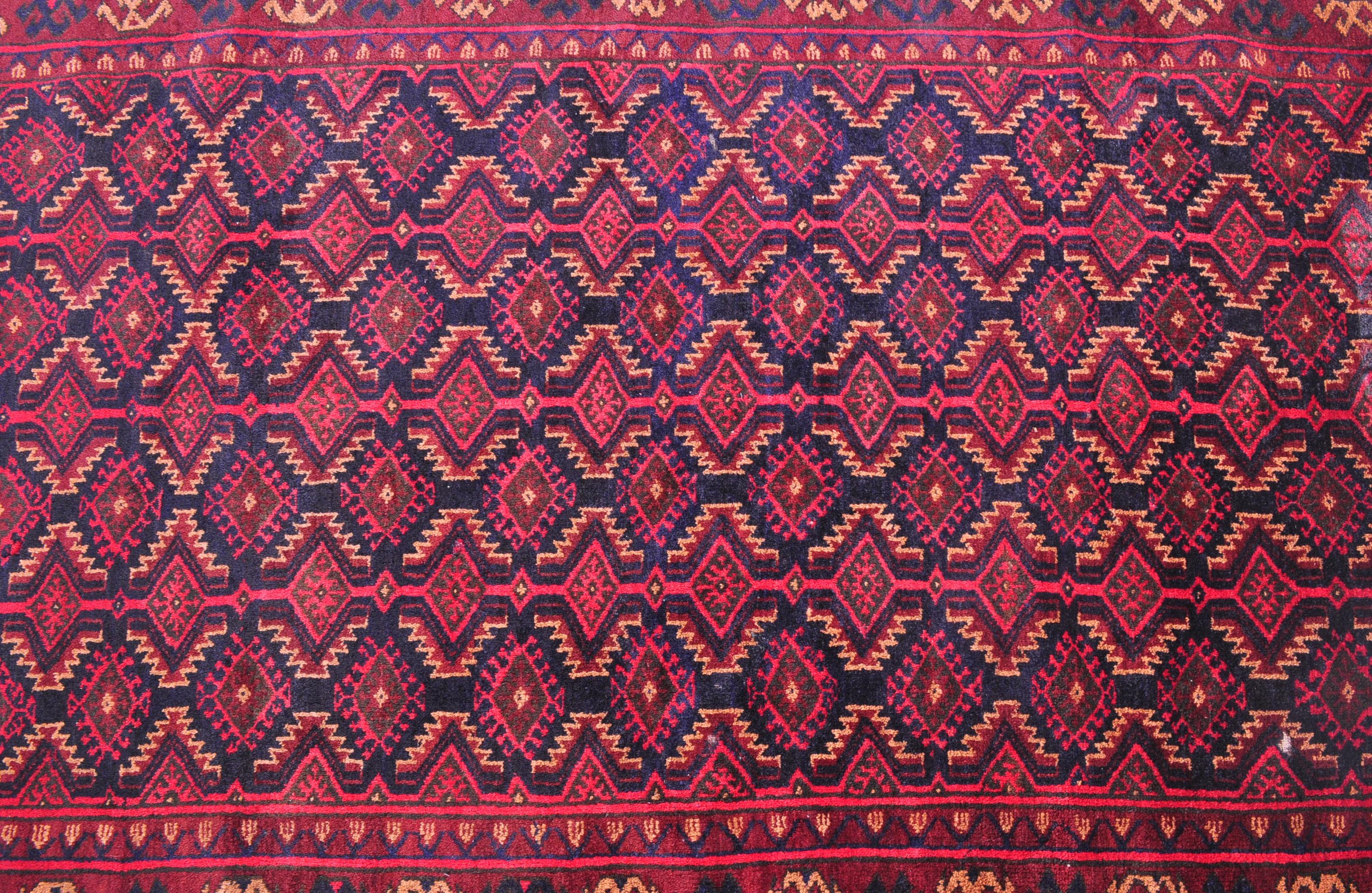 AN EARLY 20TH CENTURY ISLAMIC TURKOMAN SUZANY FLOOR RUG - Image 6 of 7