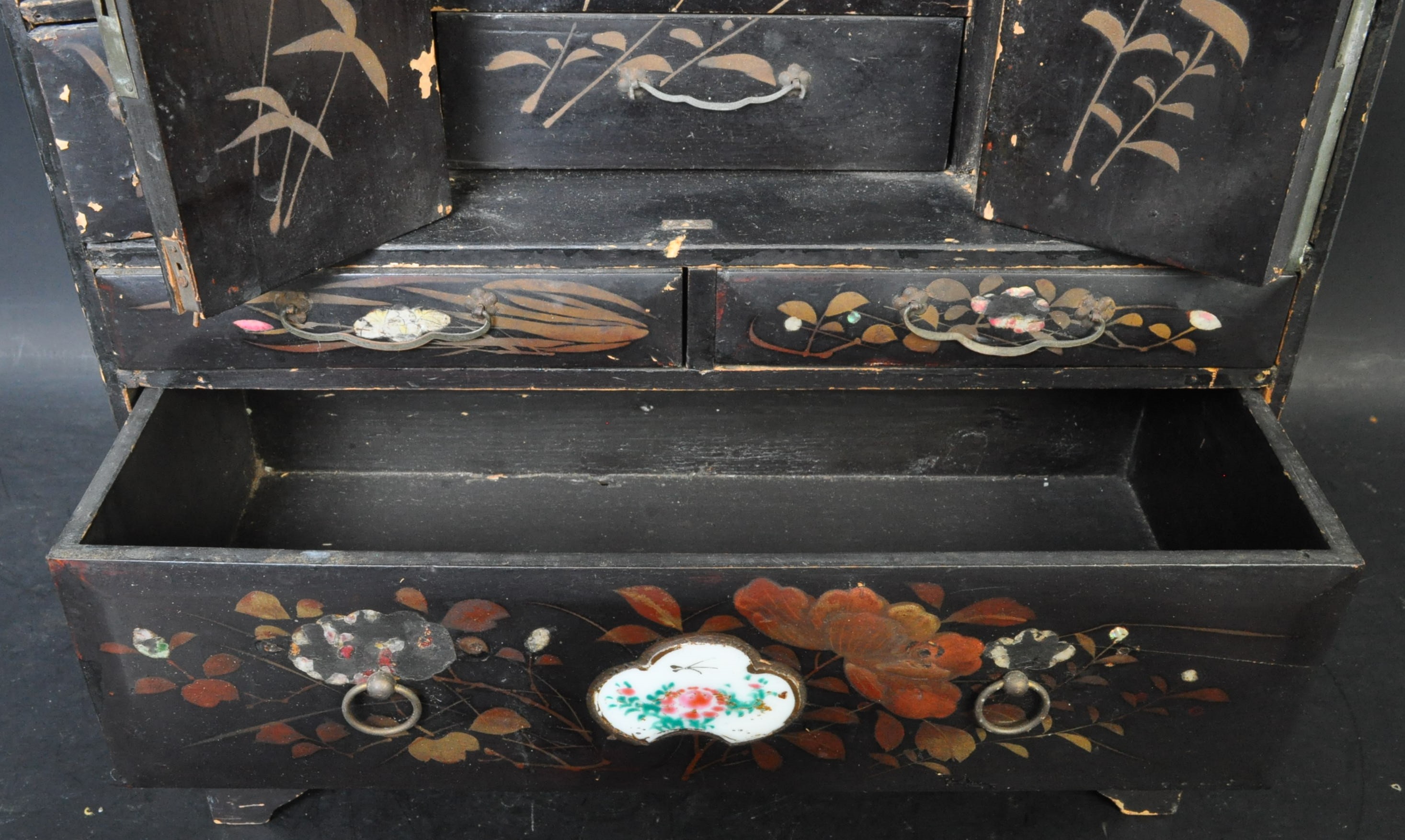 19TH CENTURY CHINESE BLACK LACQUER CABINET - Image 7 of 8