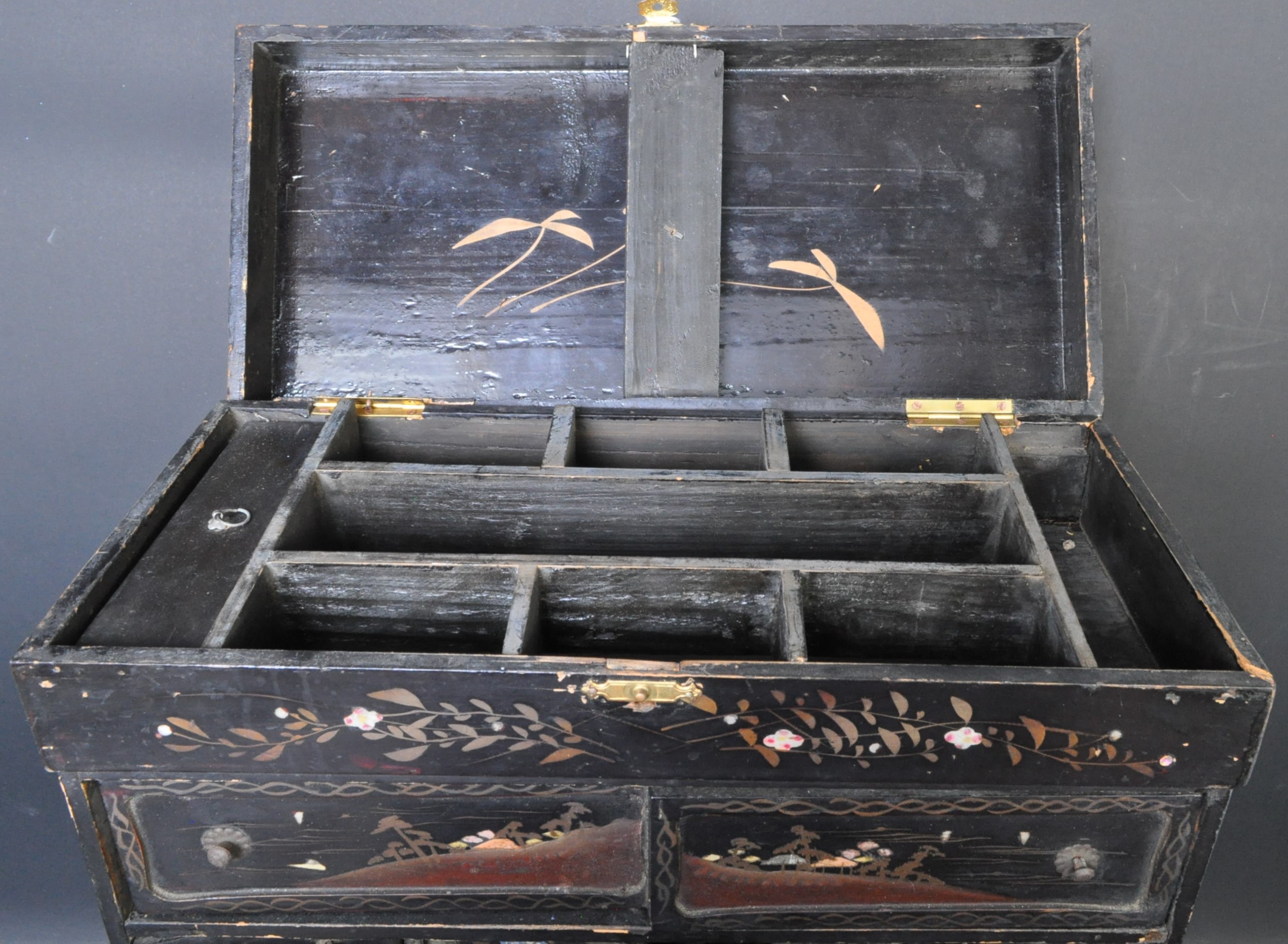 19TH CENTURY CHINESE BLACK LACQUER CABINET - Image 5 of 8