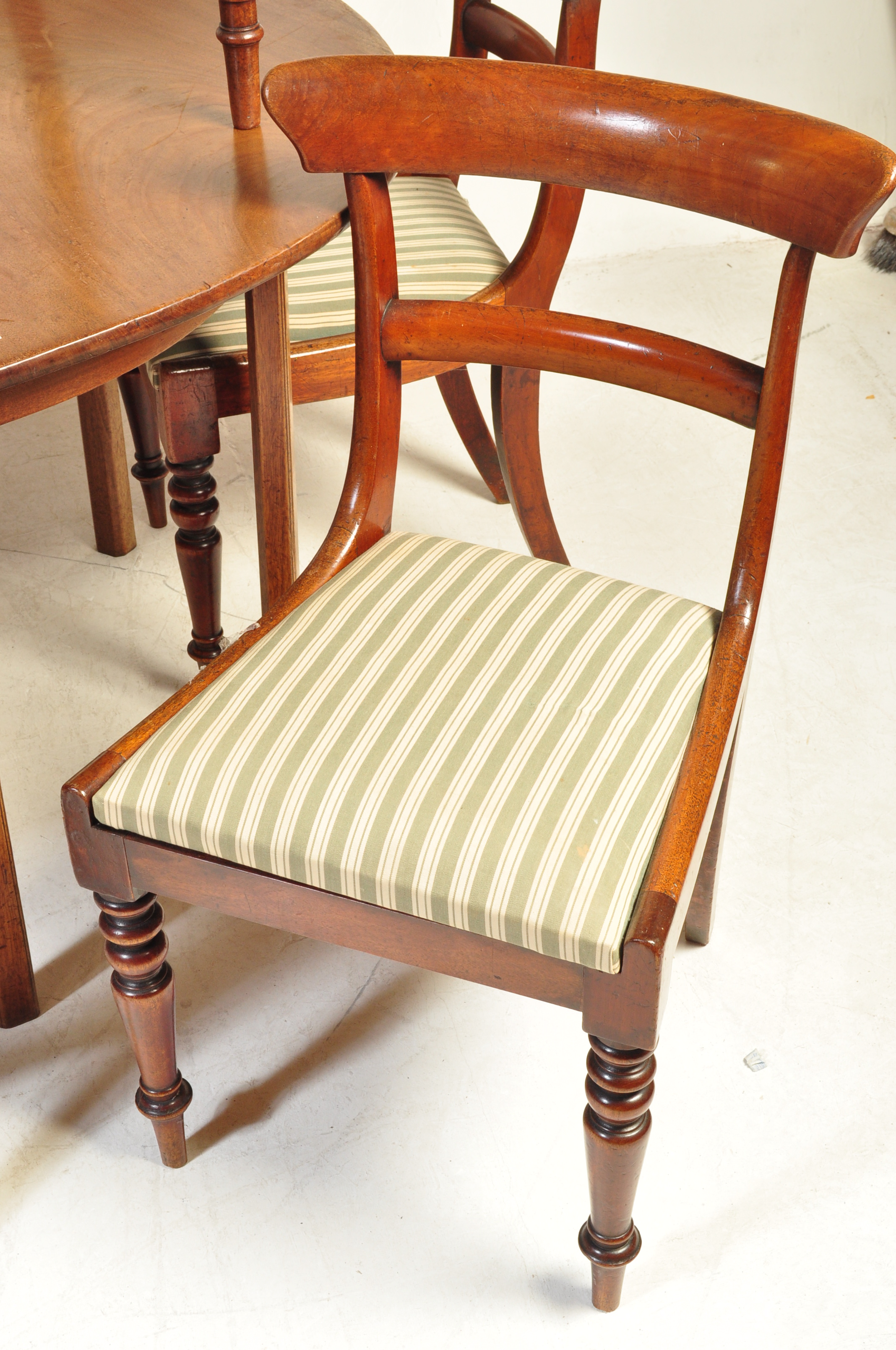 LONG RUN OF REGENCY CHAIRS AND D END TABLE WITH TWO LEAVES - Image 4 of 6