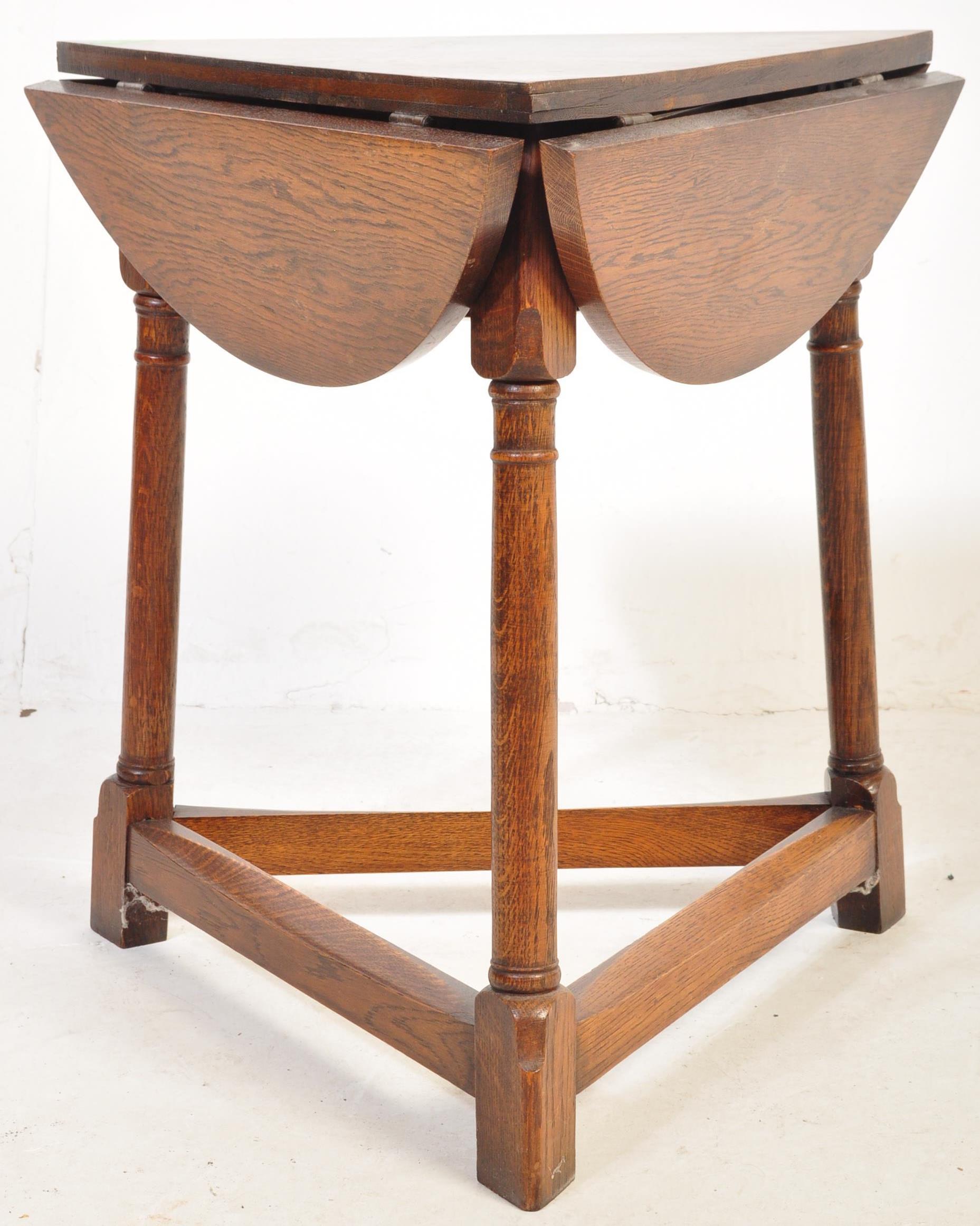 A VINTAGE 20TH CENTURY OAK DROP LEAF CRICKET TABLE