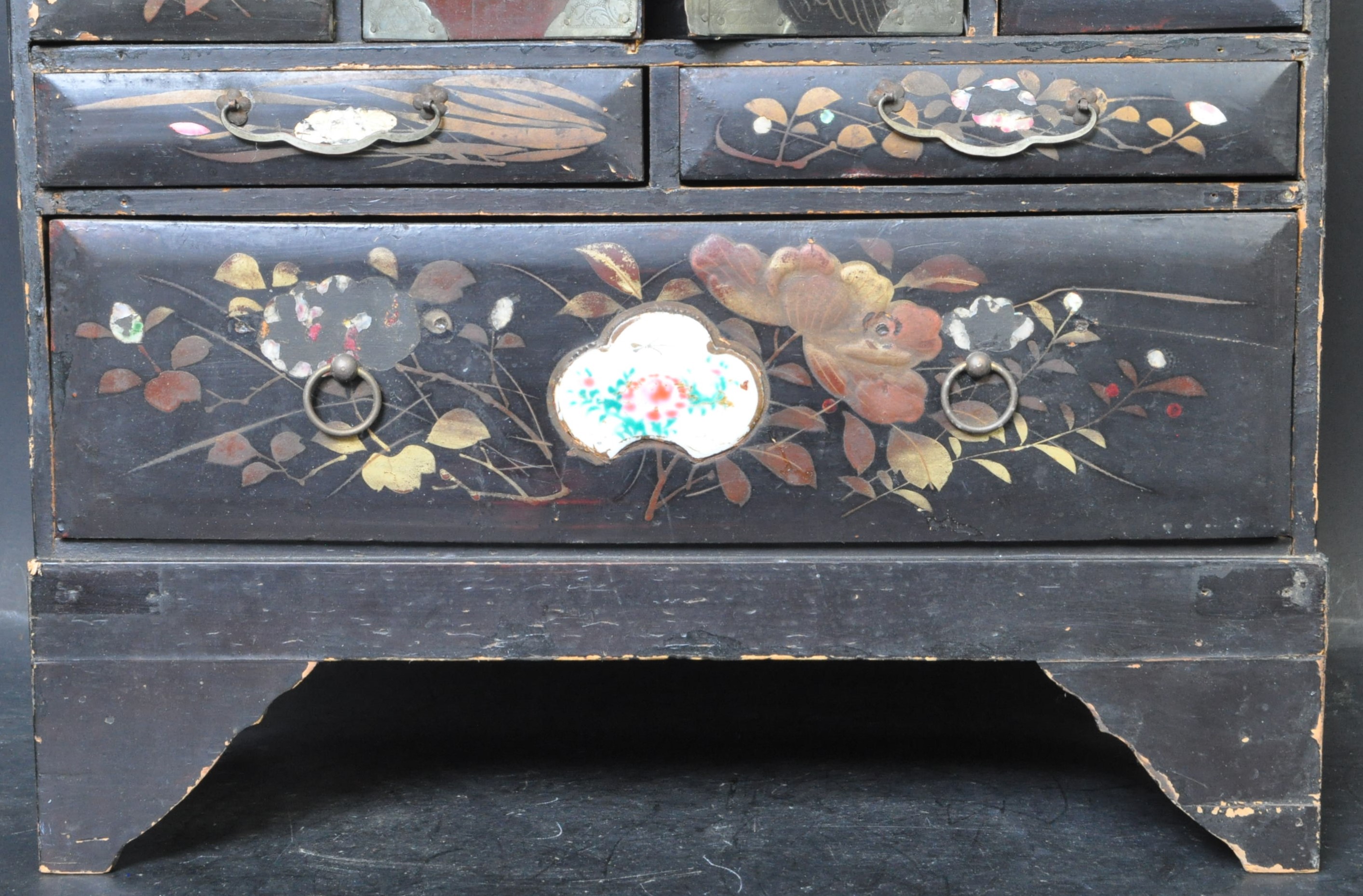 19TH CENTURY CHINESE BLACK LACQUER CABINET - Image 4 of 8