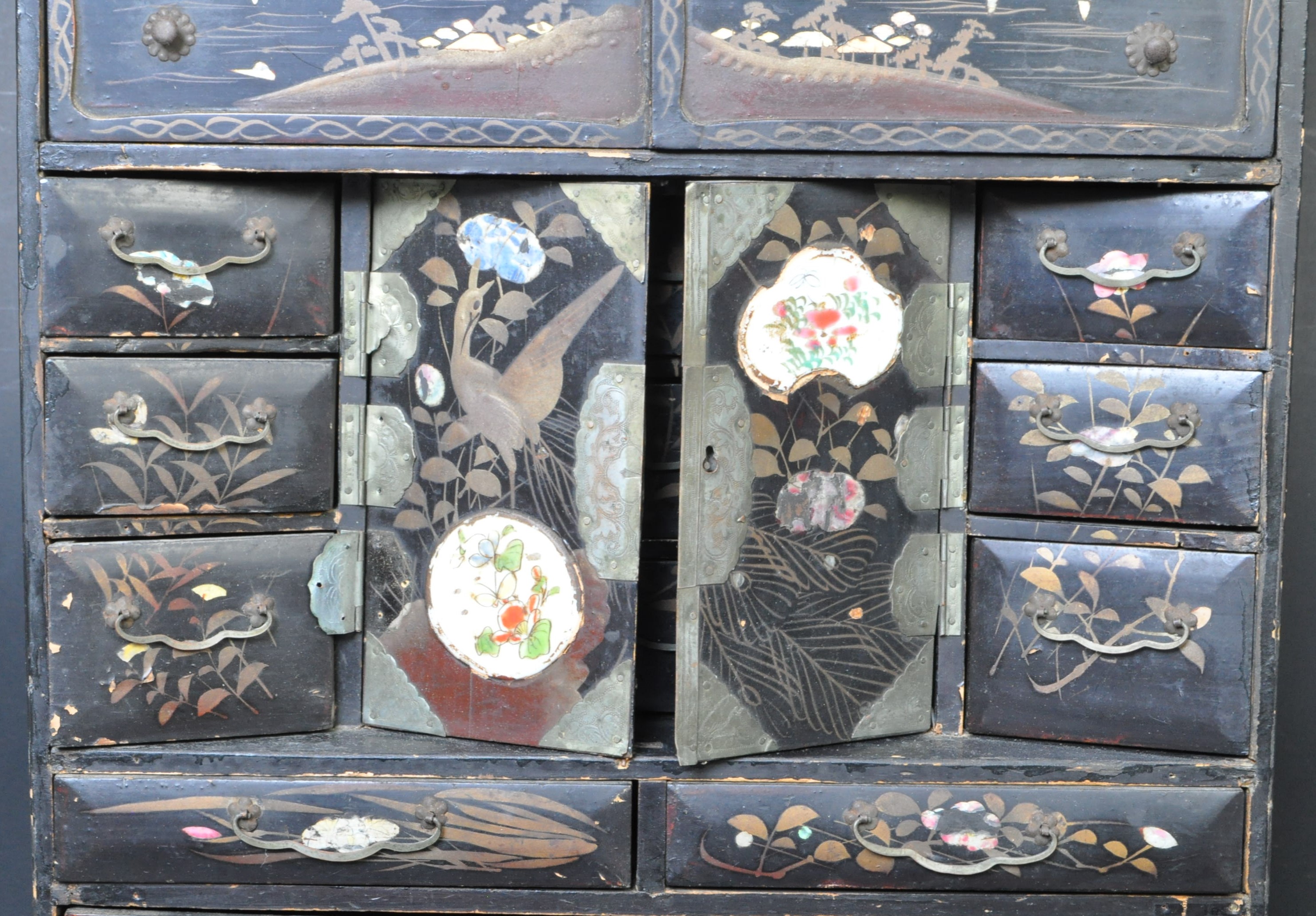 19TH CENTURY CHINESE BLACK LACQUER CABINET - Image 3 of 8