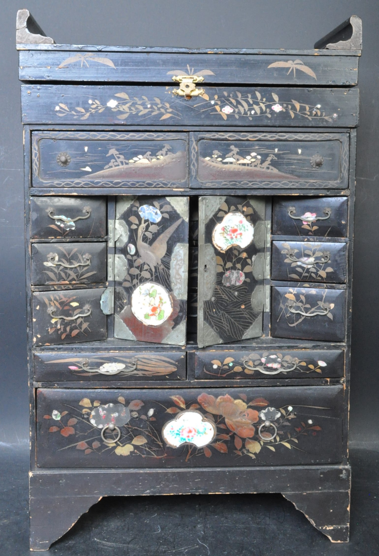 19TH CENTURY CHINESE BLACK LACQUER CABINET