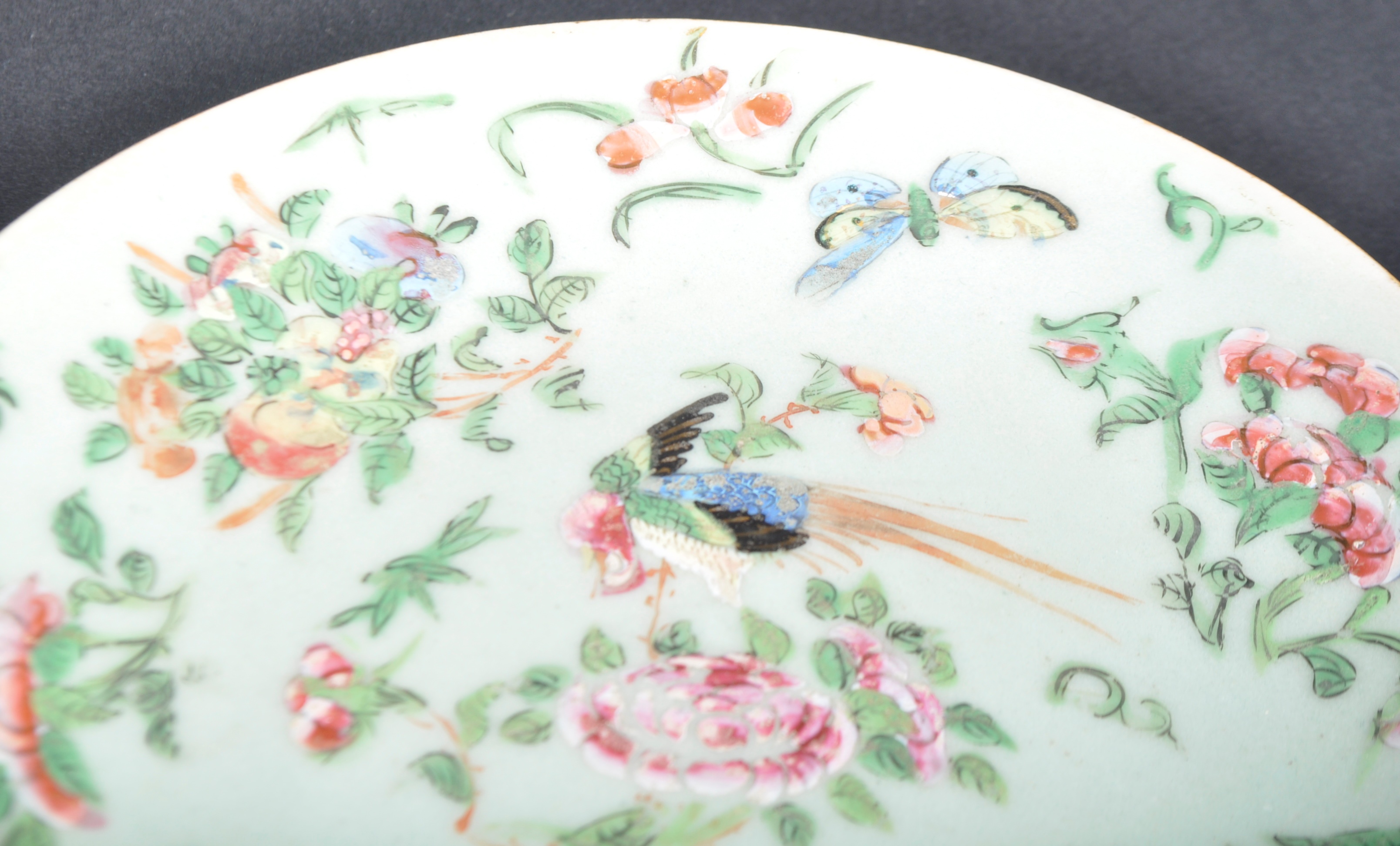 CHINESE PORCELAIN - PAIR 19TH CENTURY FAMILLE ROSE PLATES - Image 5 of 10