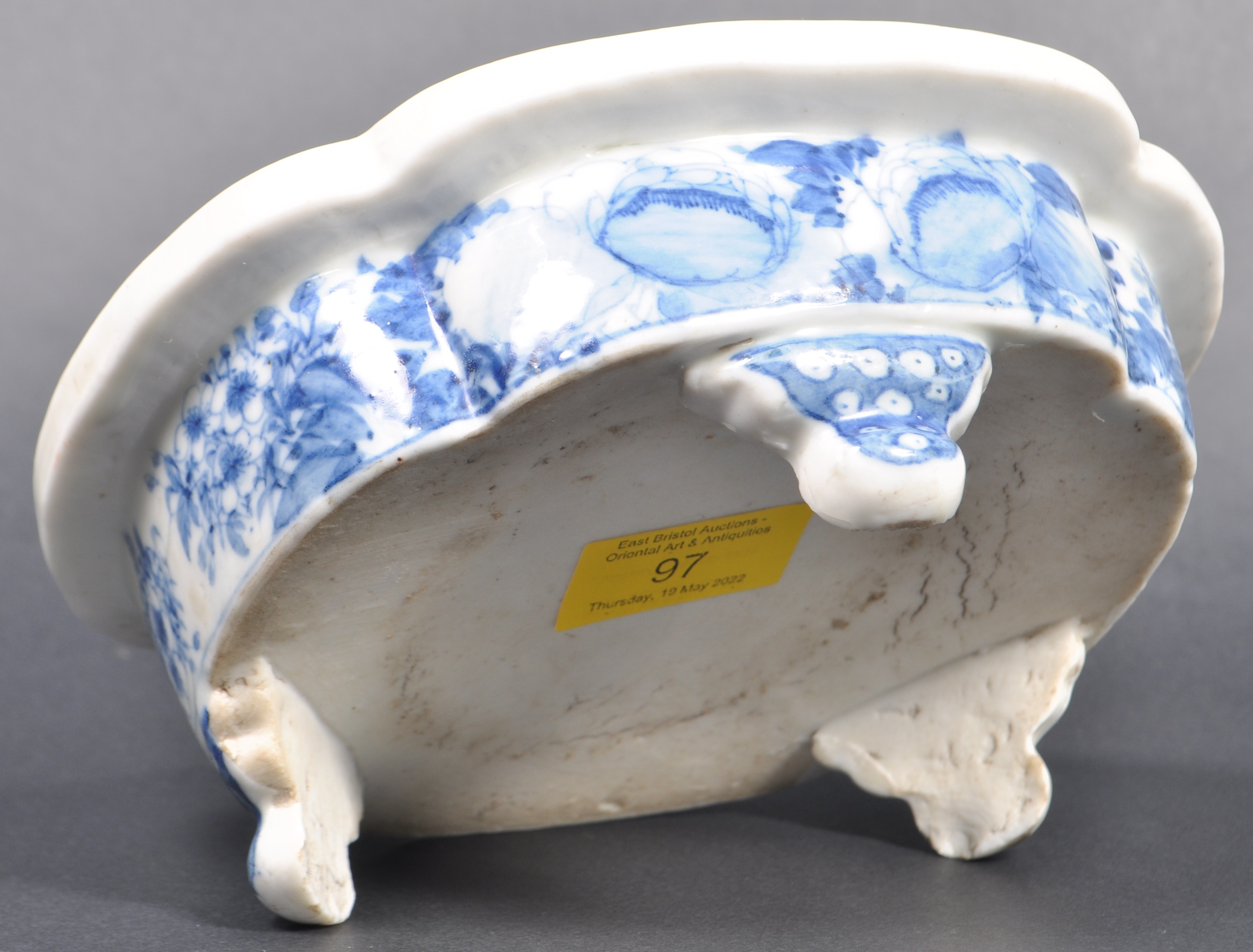 19TH CENTURY JAPANESE BLUE AND WHITE PLANTER - Image 5 of 5