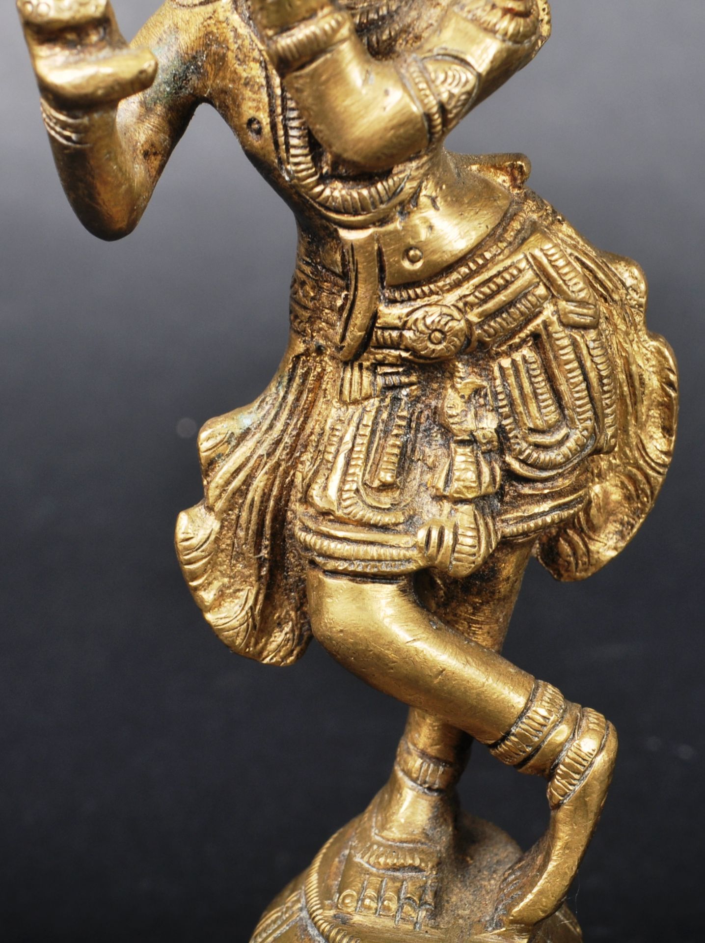 EARLY 20TH CENTURY BRONZE ORIENTAL MUSICIAN FIGURE - Image 3 of 7