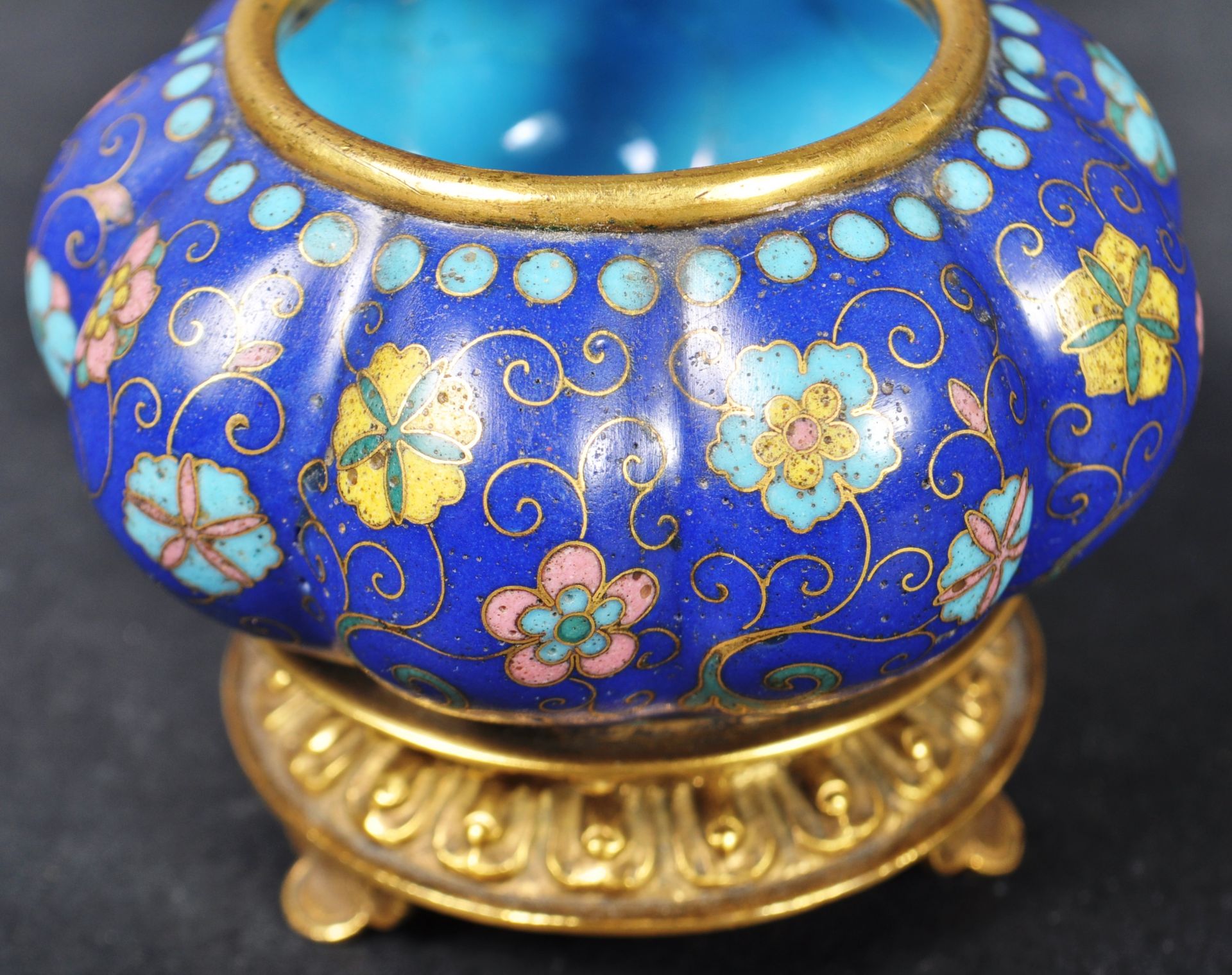 18TH CENTURY CHINESE CLOISONNE CENSER BOWL ON STAND - Bild 3 aus 7