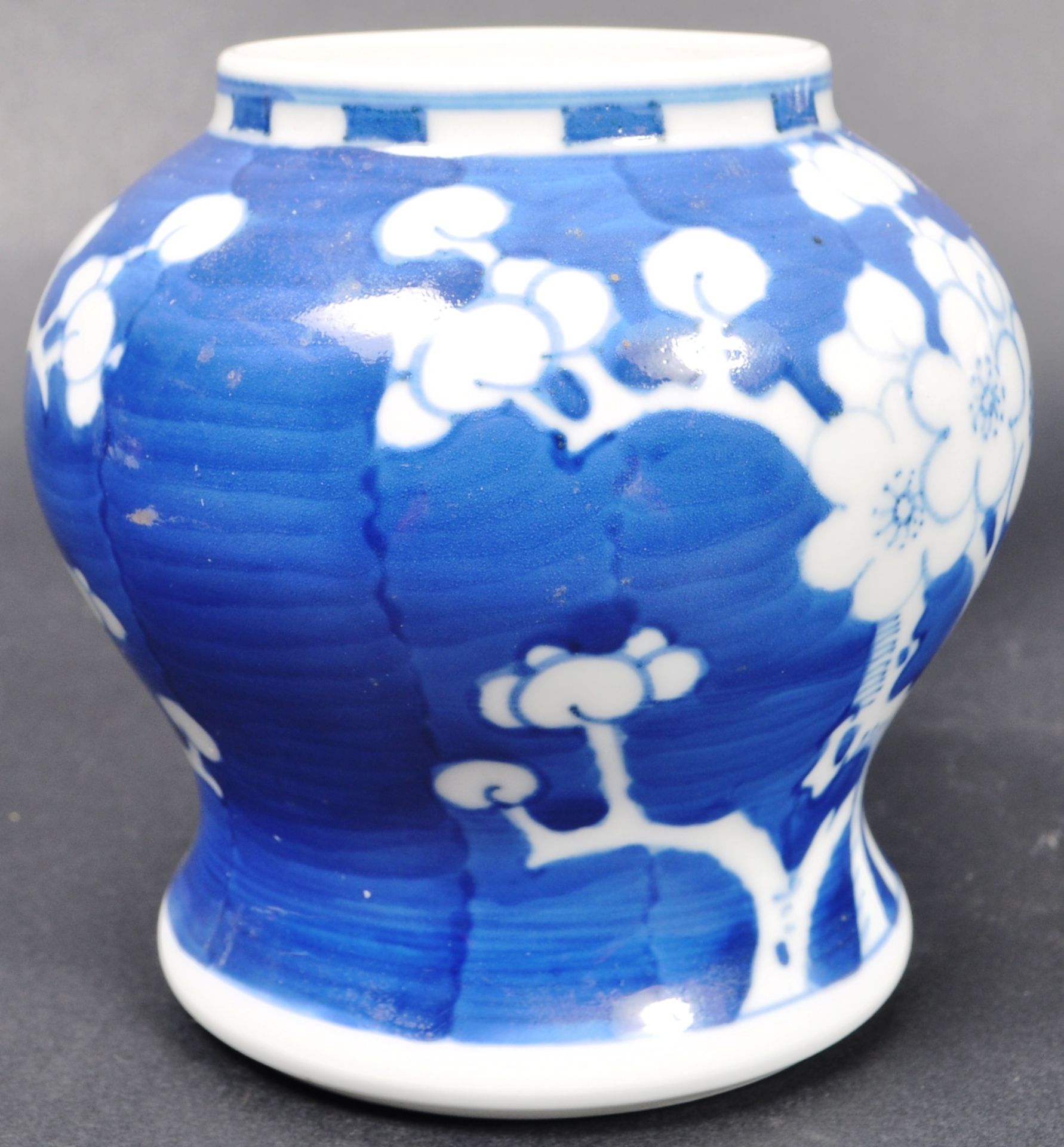 COLLECTION OF CHINESE BLUE AND WHITE GINGER JARS - Bild 6 aus 7