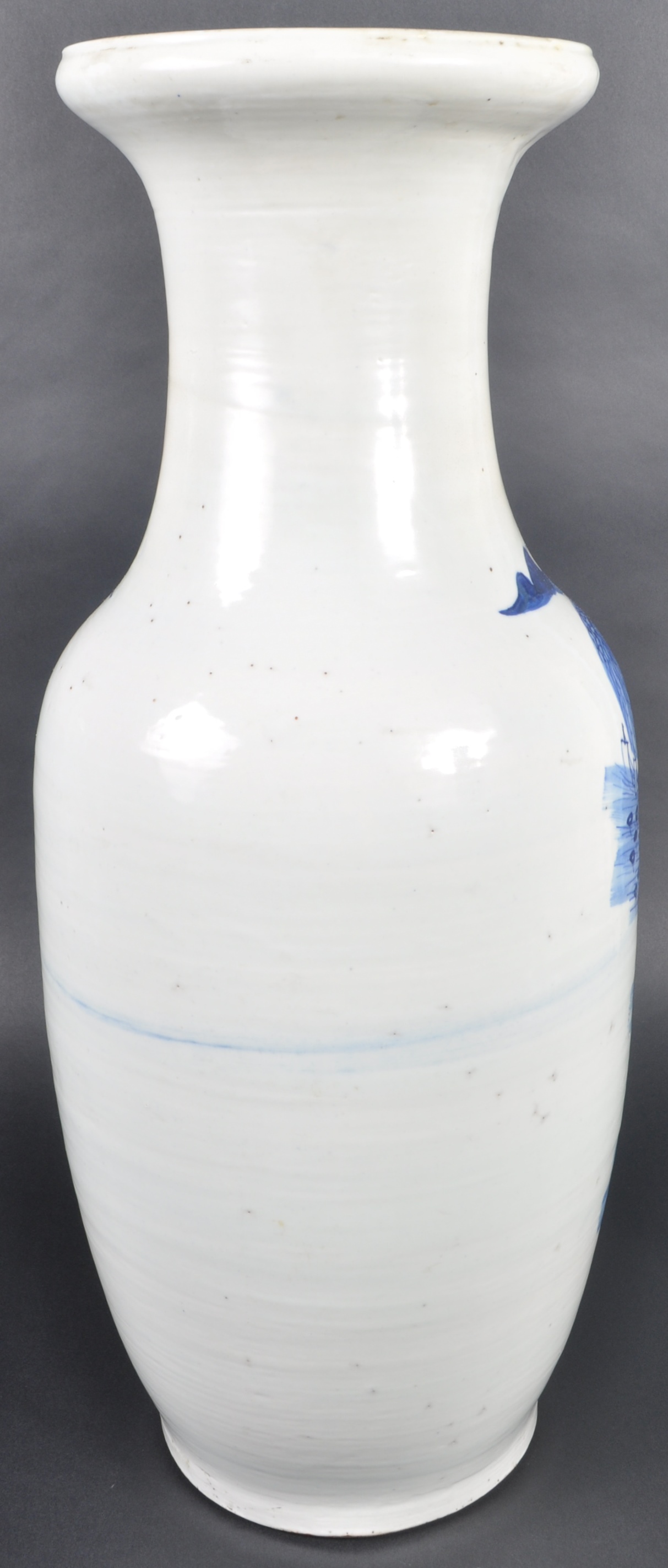 LARGE 19TH CENTURY CHINESE QING DYNASTY BLUE AND WHITE VASE - Image 10 of 12