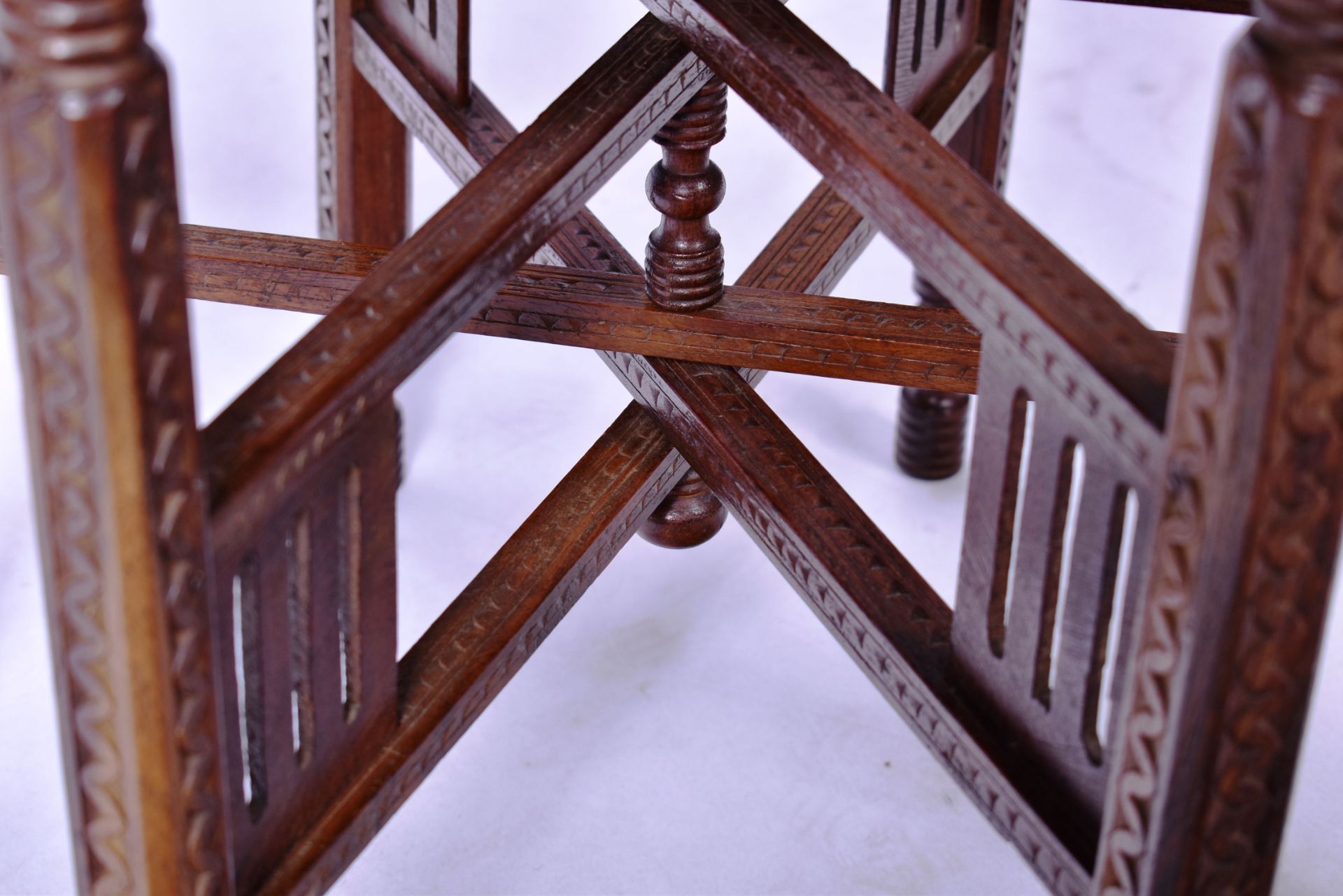 EARLY 20TH CENTURY BENARES TABLE - Bild 6 aus 7