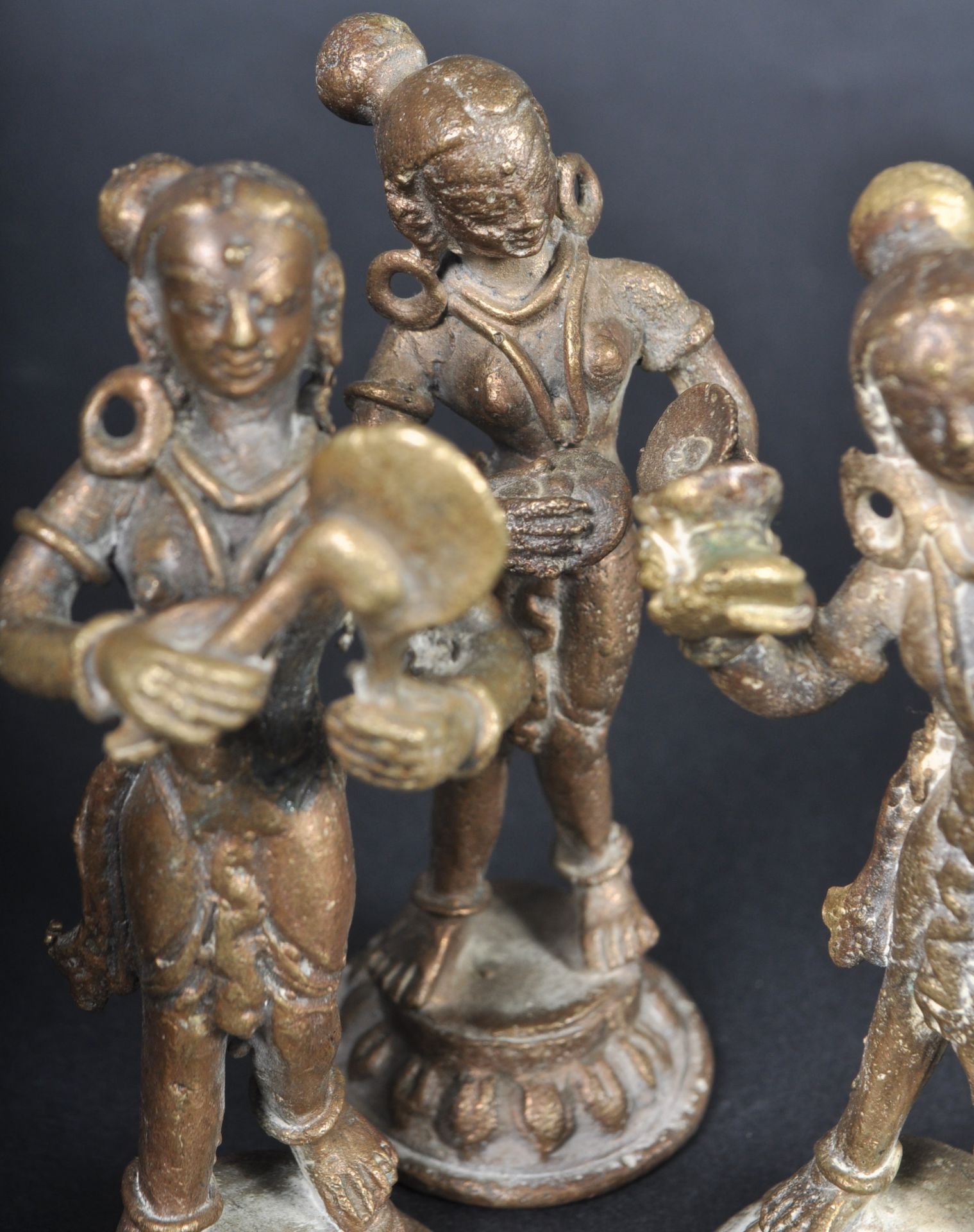 SEVEN 19TH CENTURY INDIAN HINDU BRONZE MUSICIAN FIGURES - Image 8 of 11
