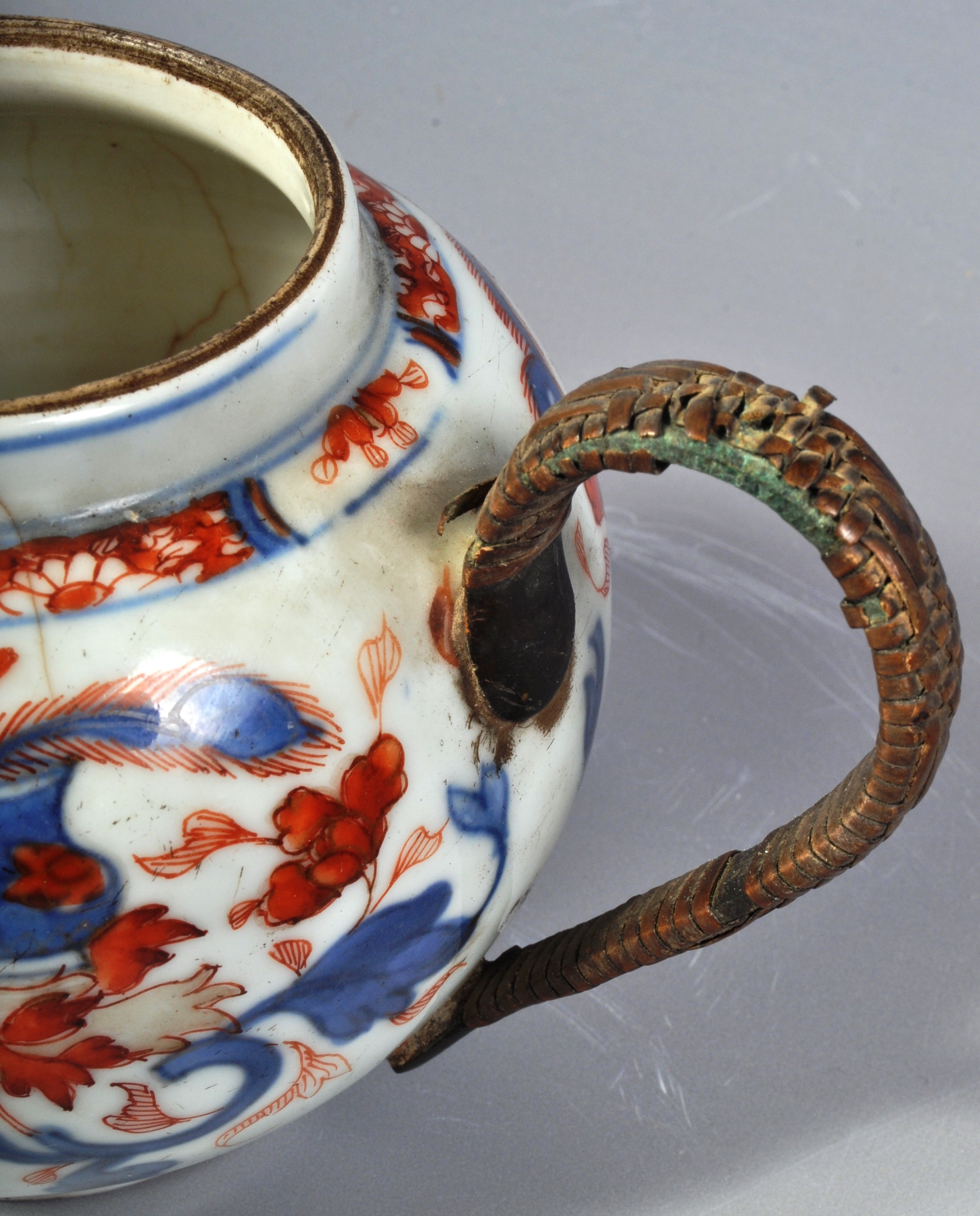 TWO 18TH CENTURY CHINESE QIANLONG IMARI TEAPOTS - Image 5 of 8