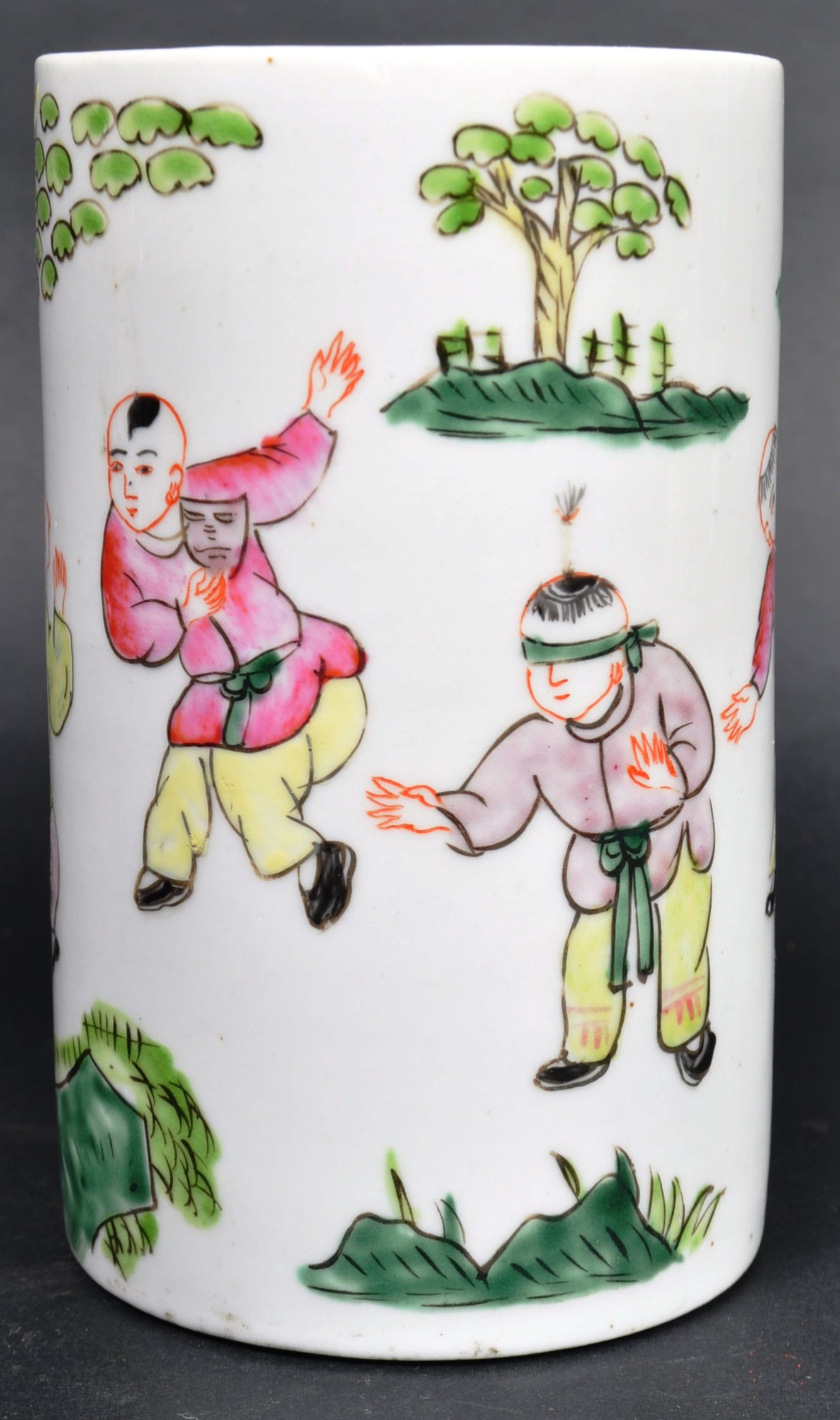 19TH CENTURY CHINESE BRUSH POT WITH PAINTED SCENES