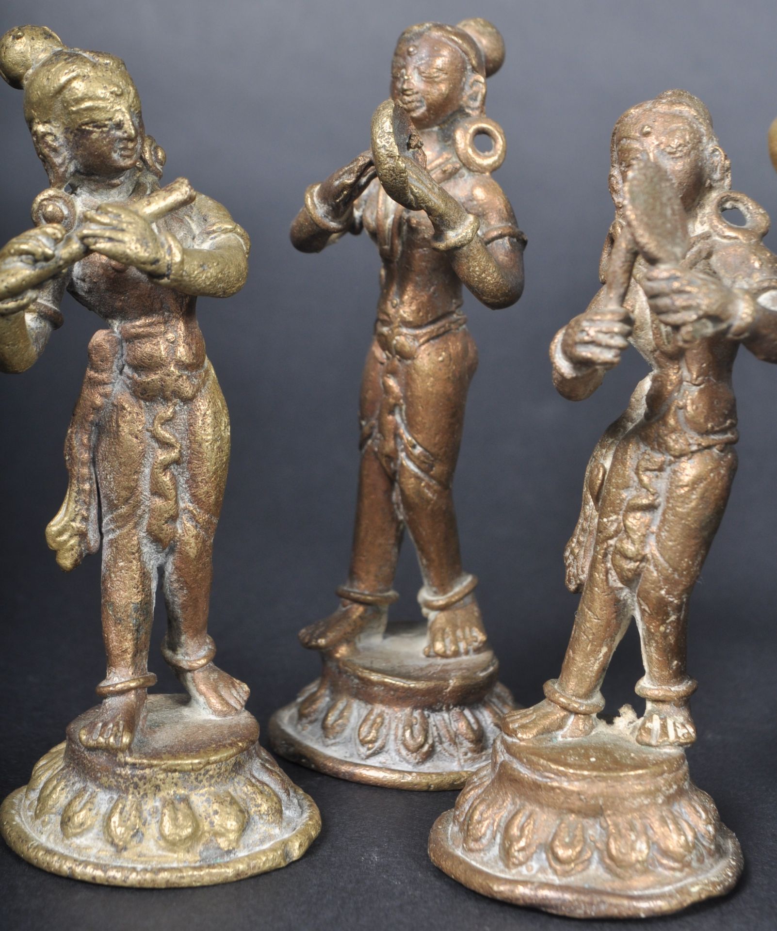 SEVEN 19TH CENTURY INDIAN HINDU BRONZE MUSICIAN FIGURES - Image 4 of 11